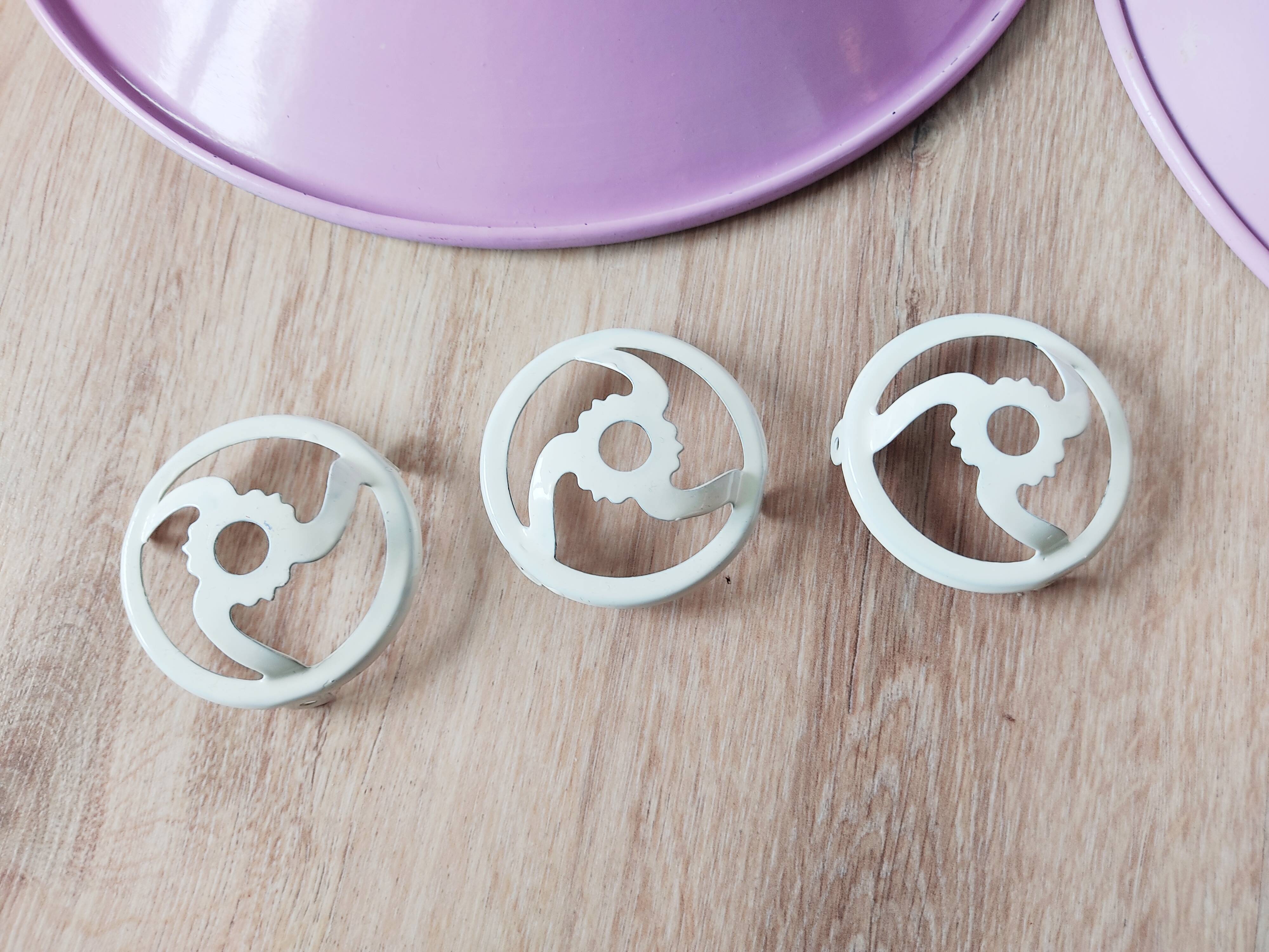 Set of 3 Purple enamelled lampshades and balance system