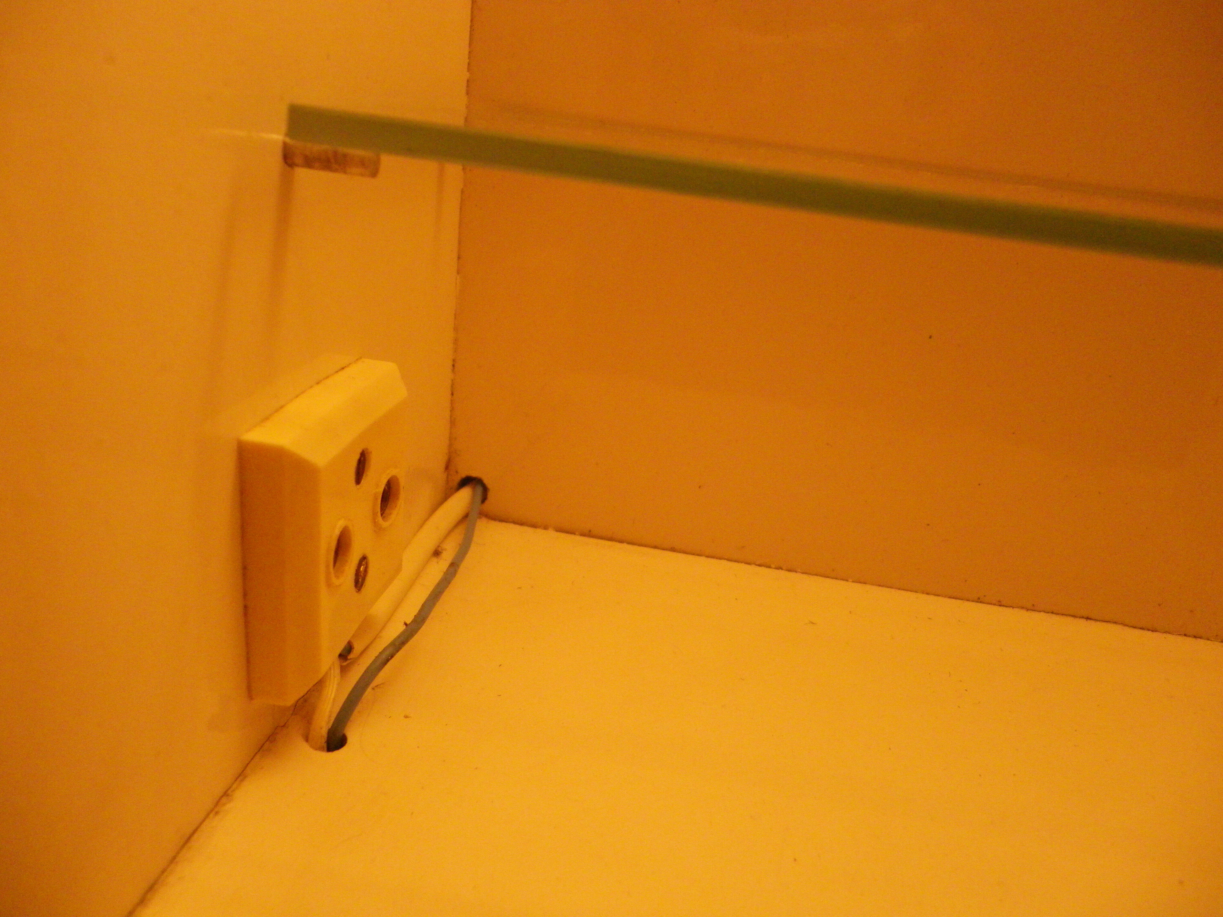 Pharmacy cabinet, 3 mirror doors, double lighting, power outlet and Bakelite switch