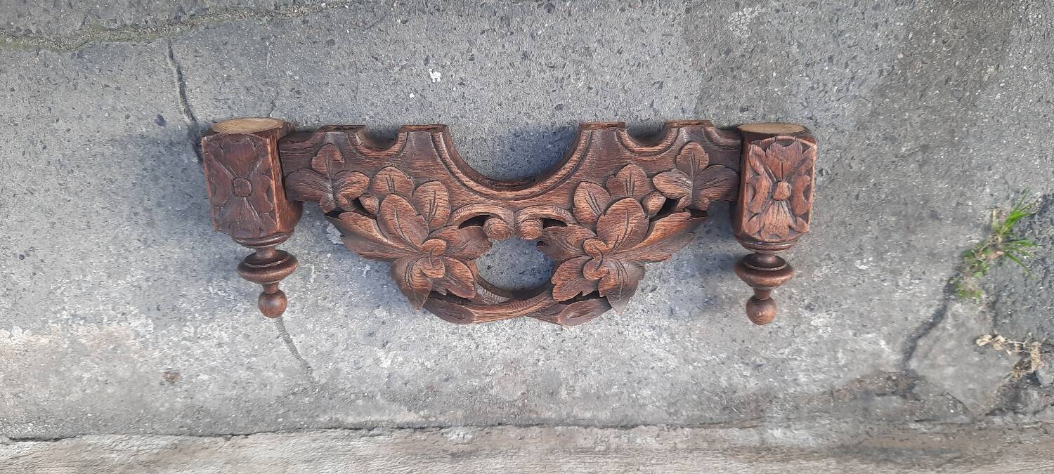 Wooden pediment