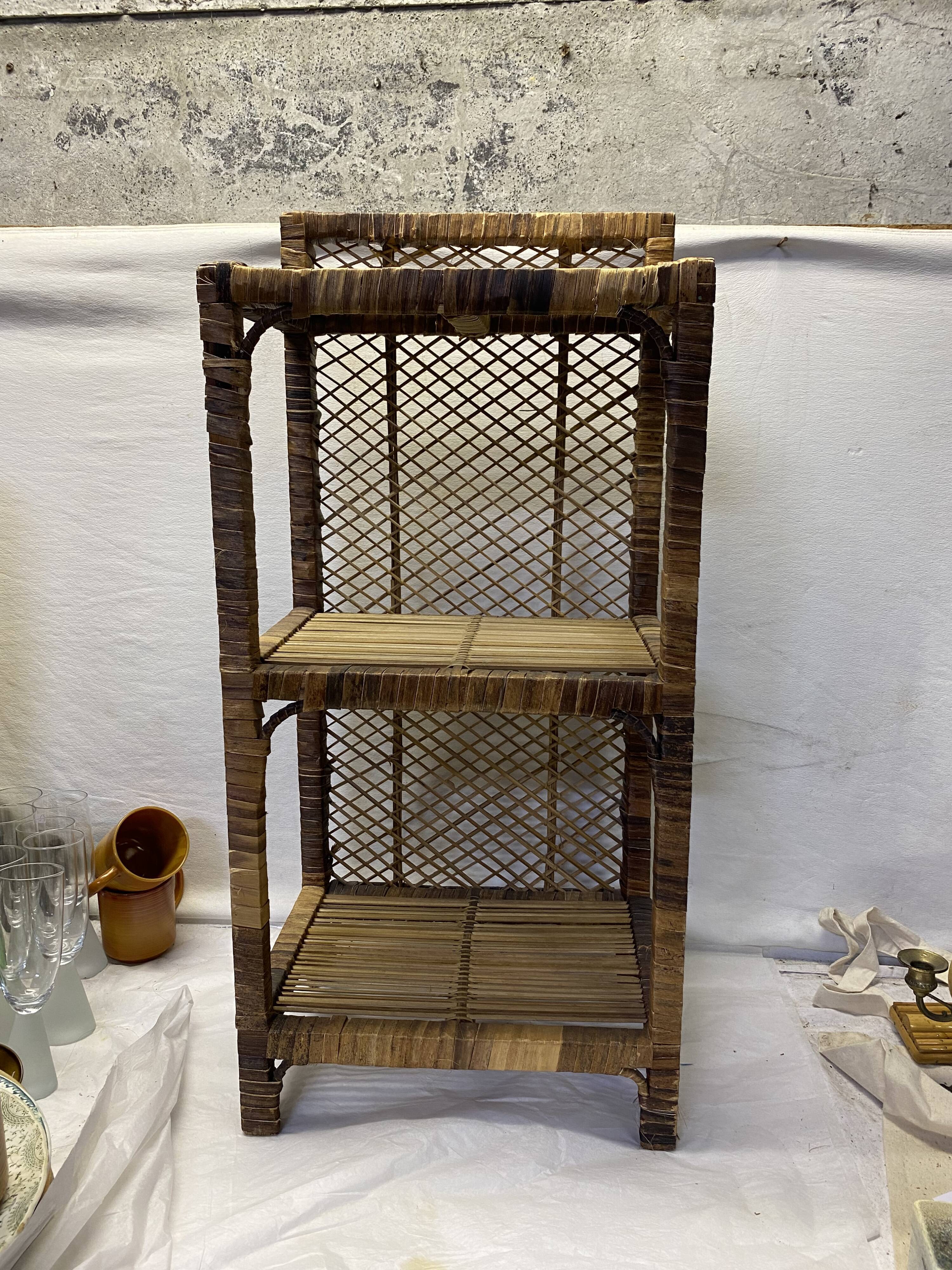 Étagère rotin vintage