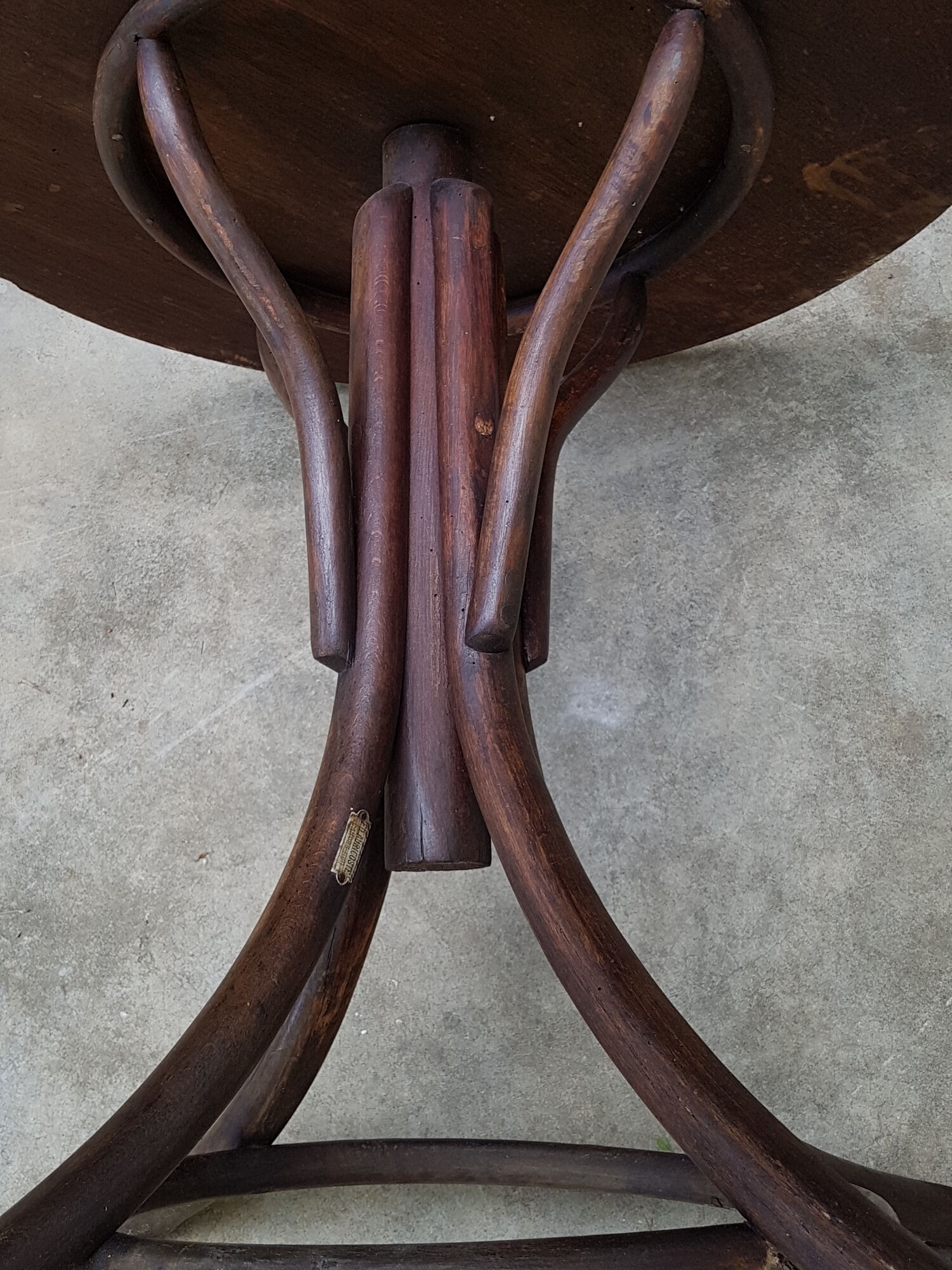 Coffee or round side table, curved wood, original label Ed Auricoste - Cahors (Lot) SB