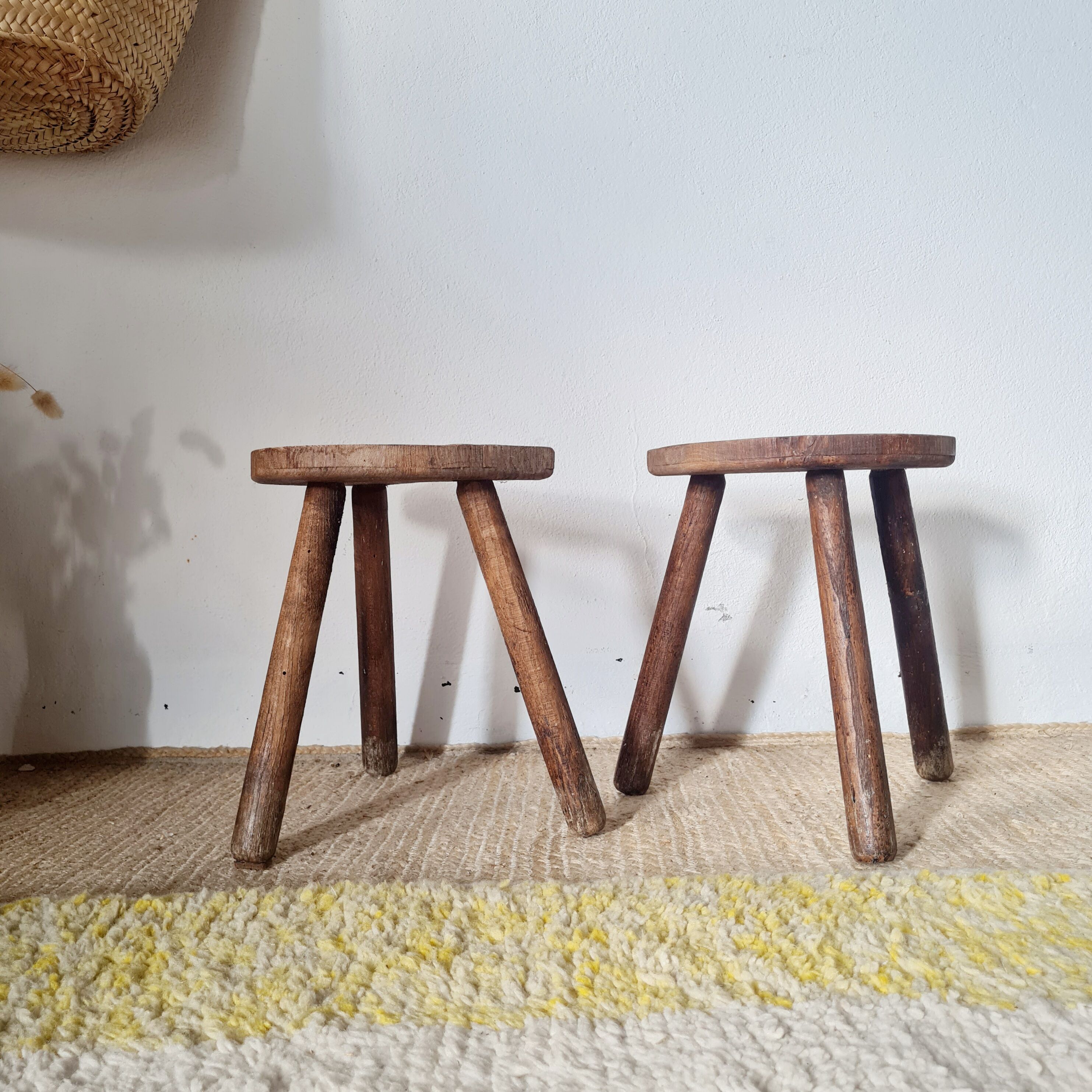 Vintage tripod stool in brutalist wood - folk art