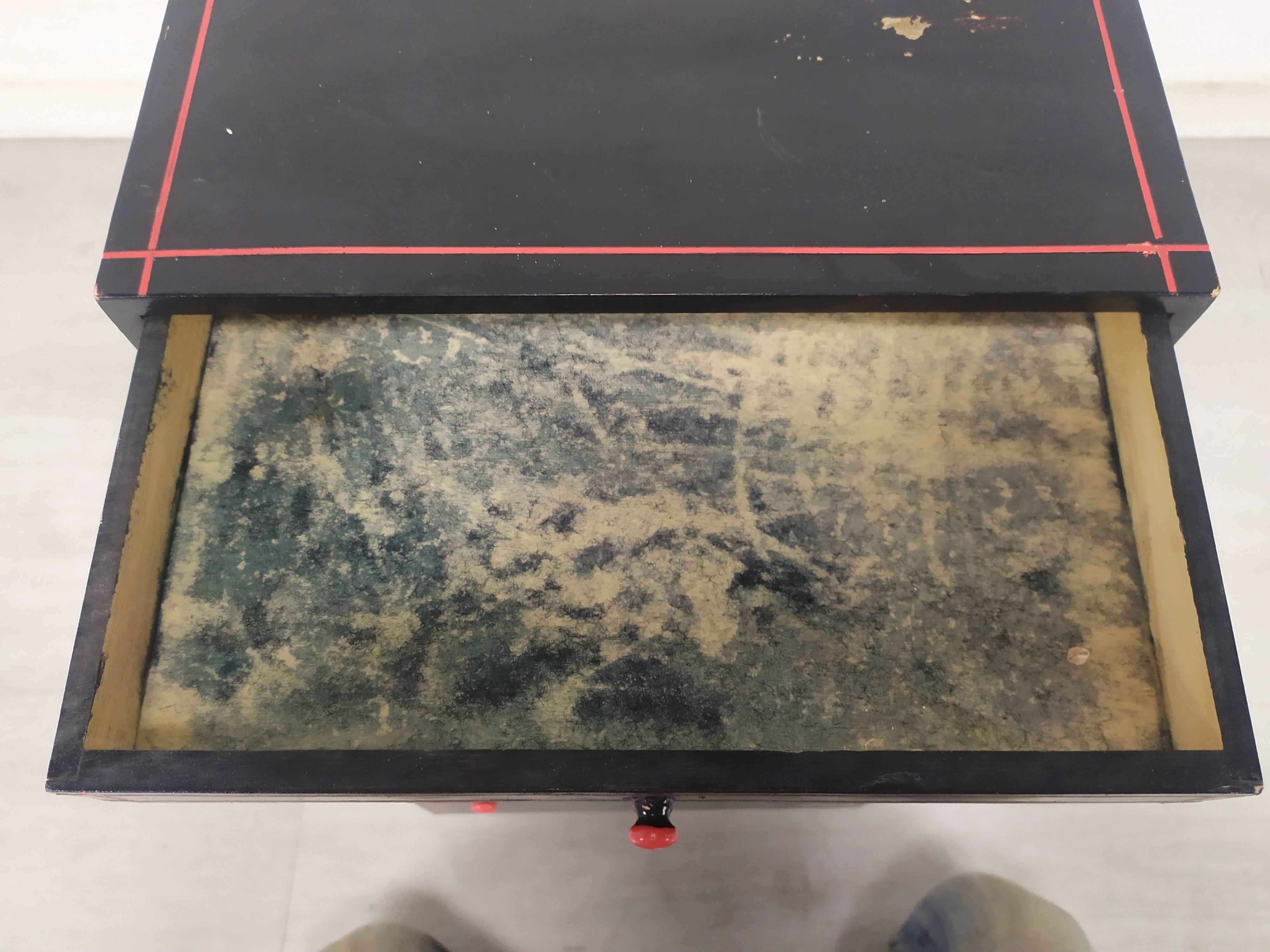 Trade furniture with drawers