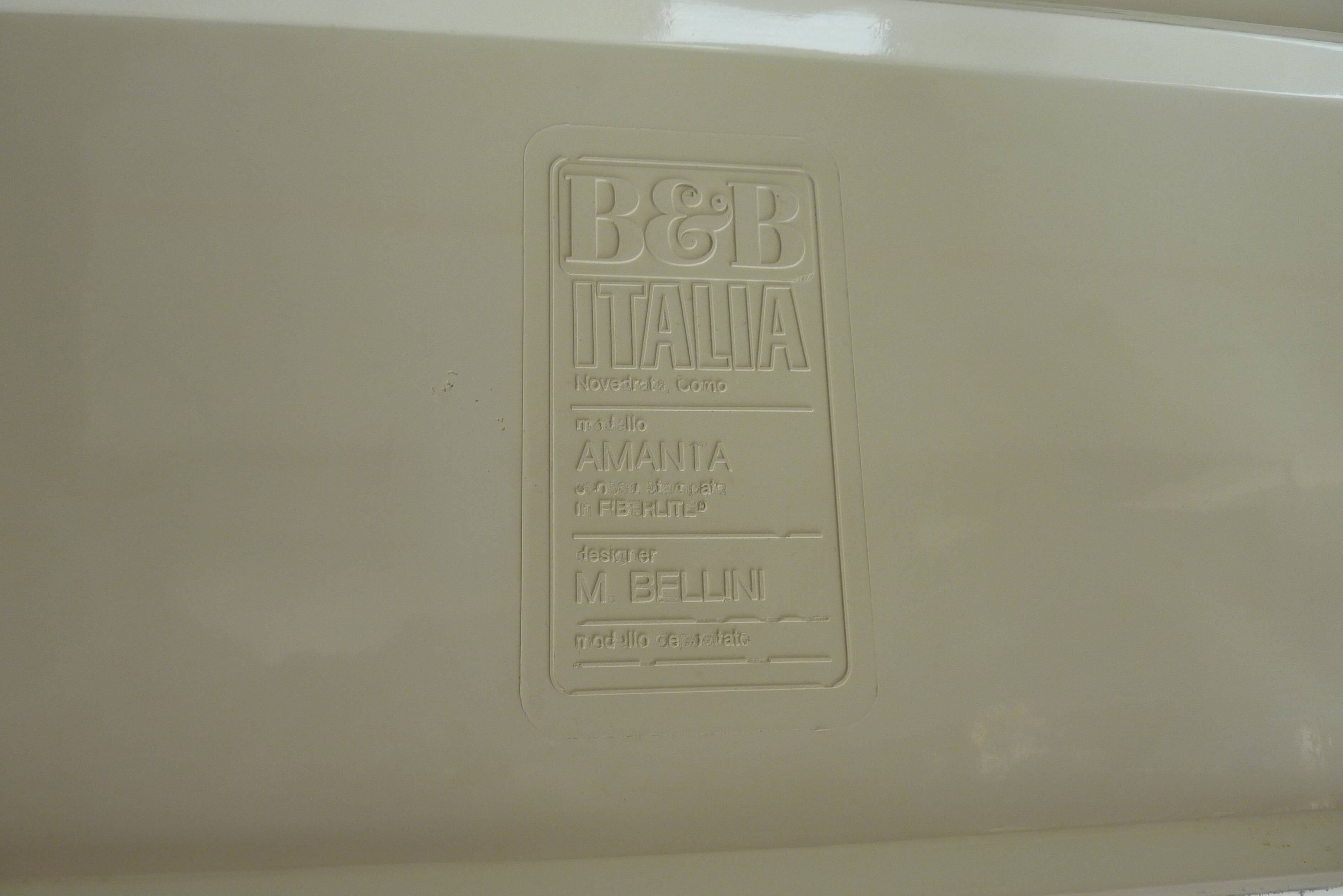 Amanta leather armchair produced by B&B, Italy, in 1973. White shell.