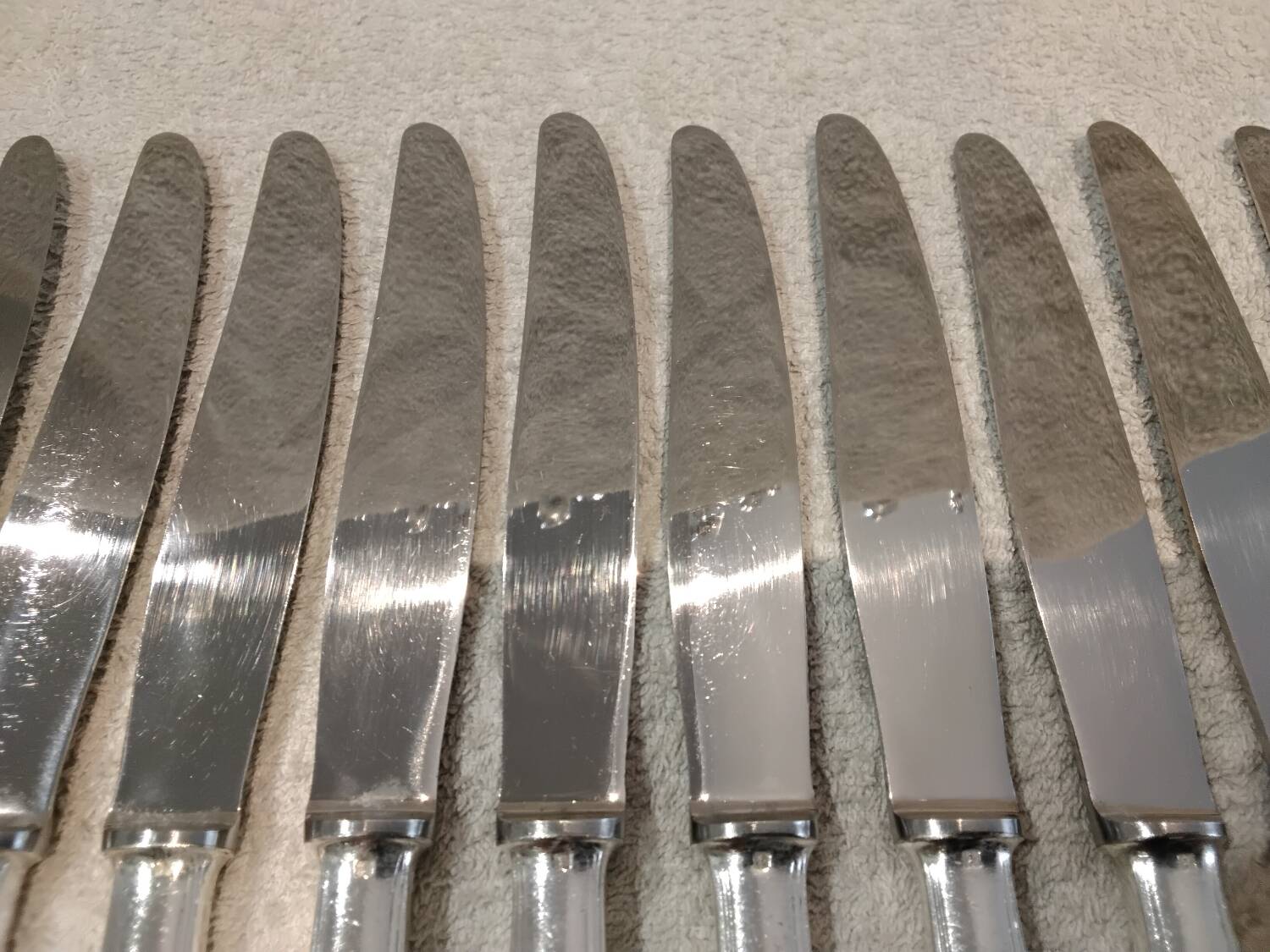 12 silver-plated table knives by Christofle America, 24.5cm