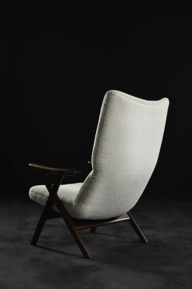 Fauteuil haut de salon vintage en teck et tissu bouclé blanc du milieu du siècle norvégien, années 1960
