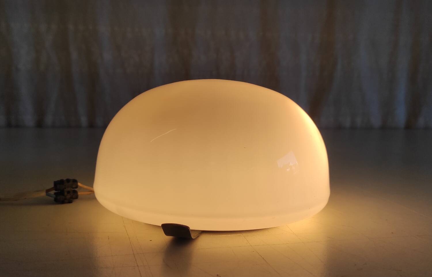 Ceiling light or globe wall lamp opaline diameter 15 cm. Mid 20th century.