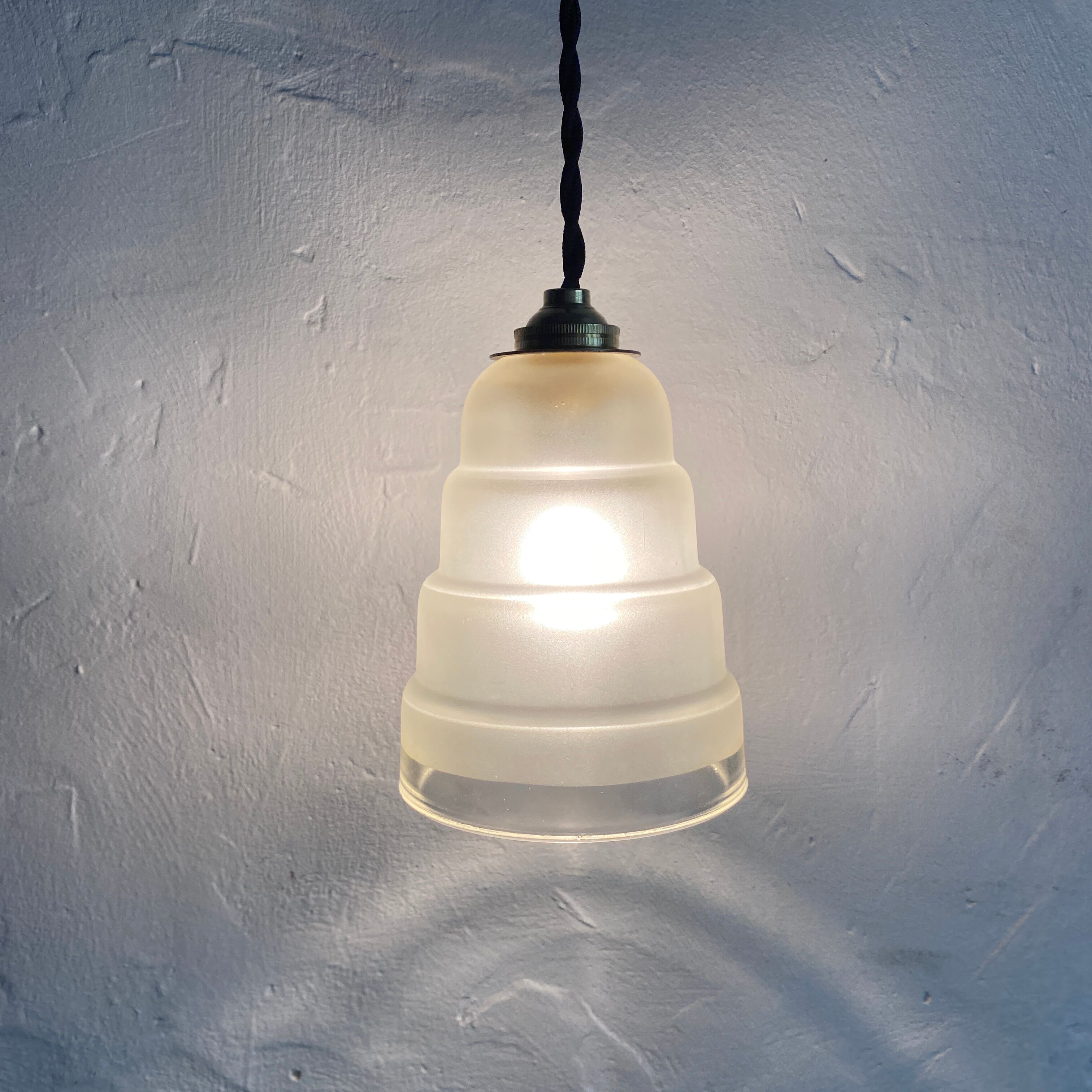 Lot 2 art-deco "skyscraper" hanging lamps