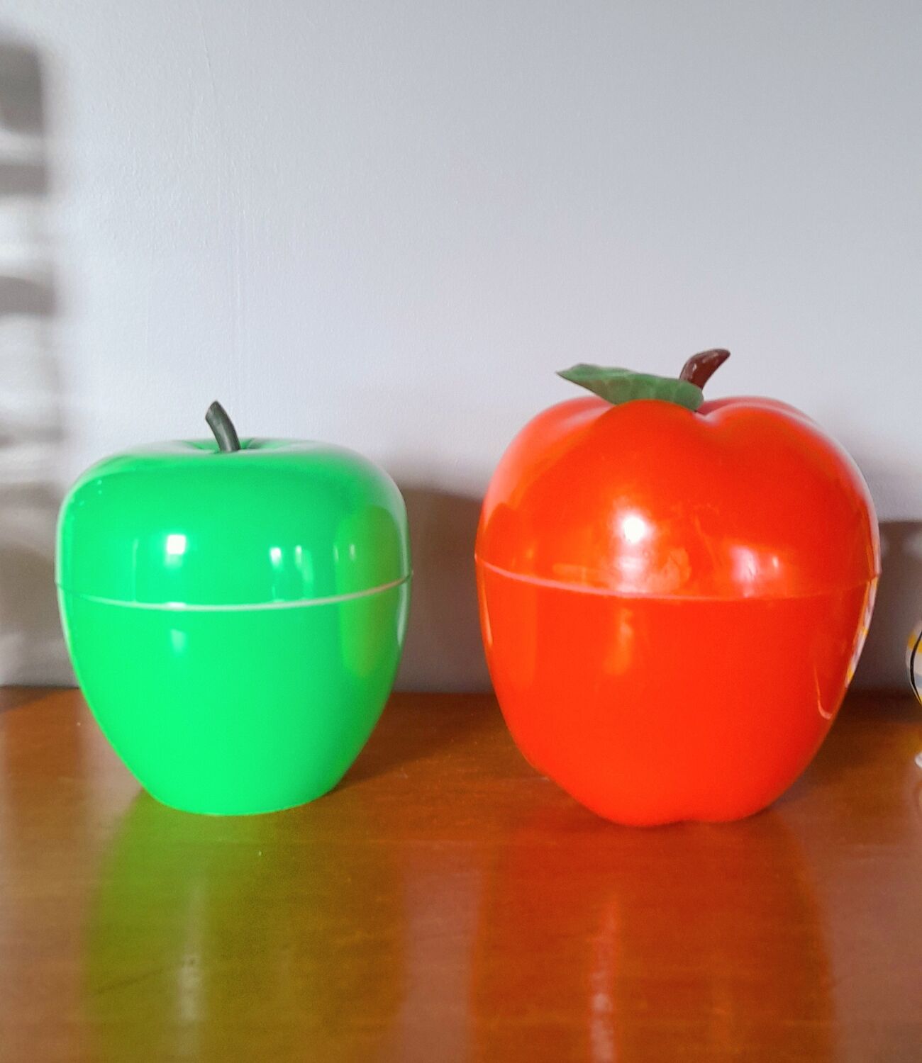 Set of 2 apples ice cube tray 70s