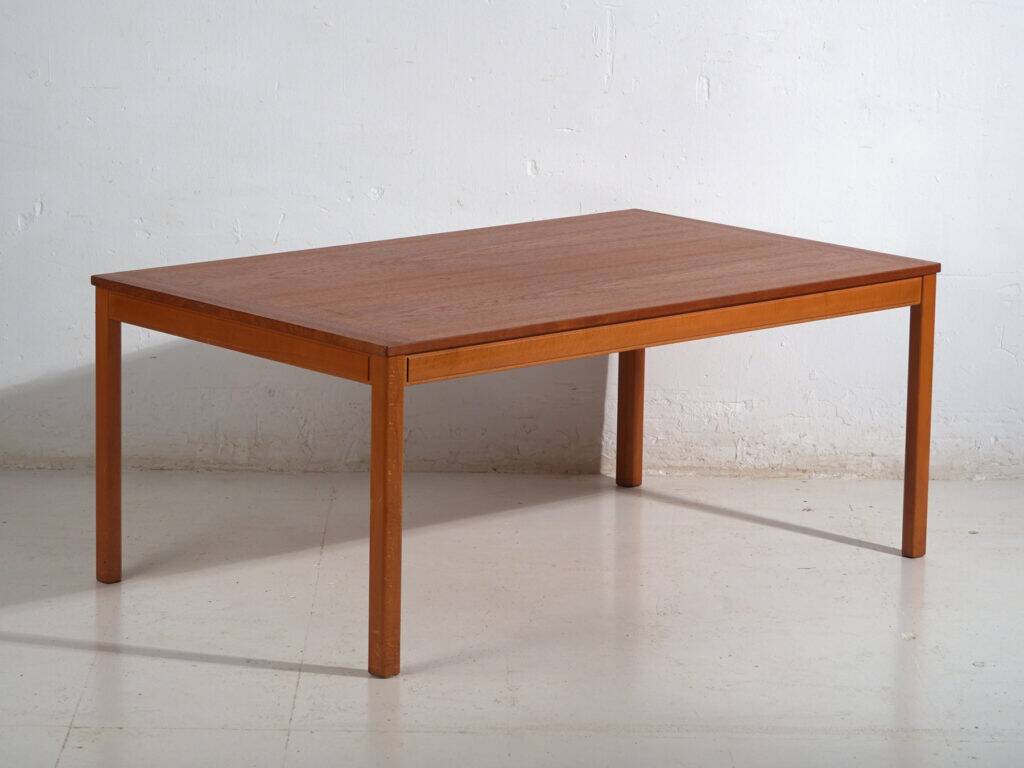 Vintage Scandinavian coffee table in beech wood – Nordic design (circa 1960–1970)