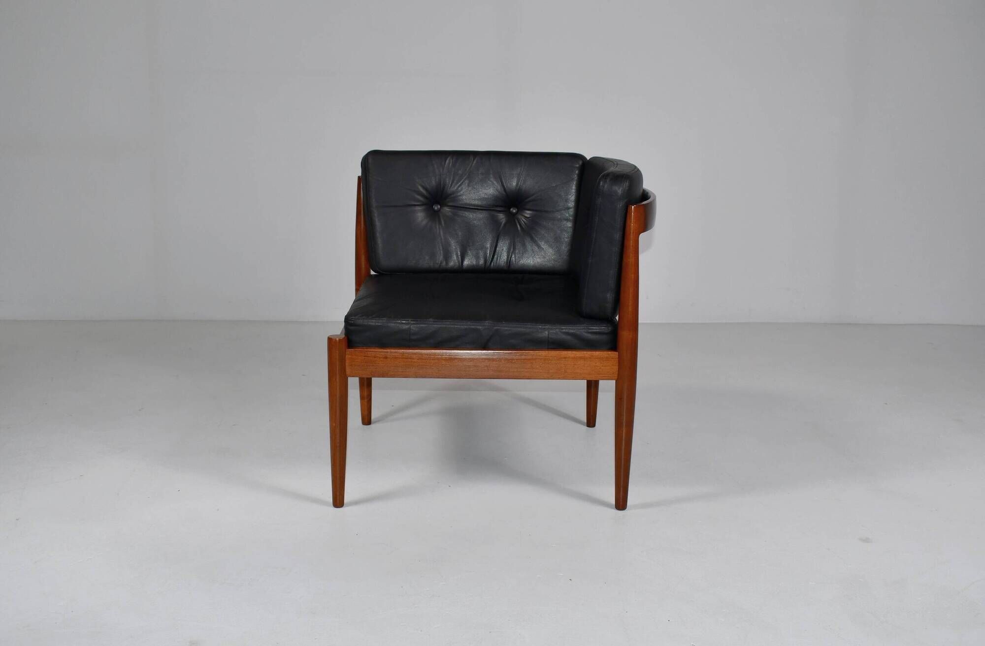 Univers corner chair by Kai Kristiansen for Magnus Olesen. 1965.