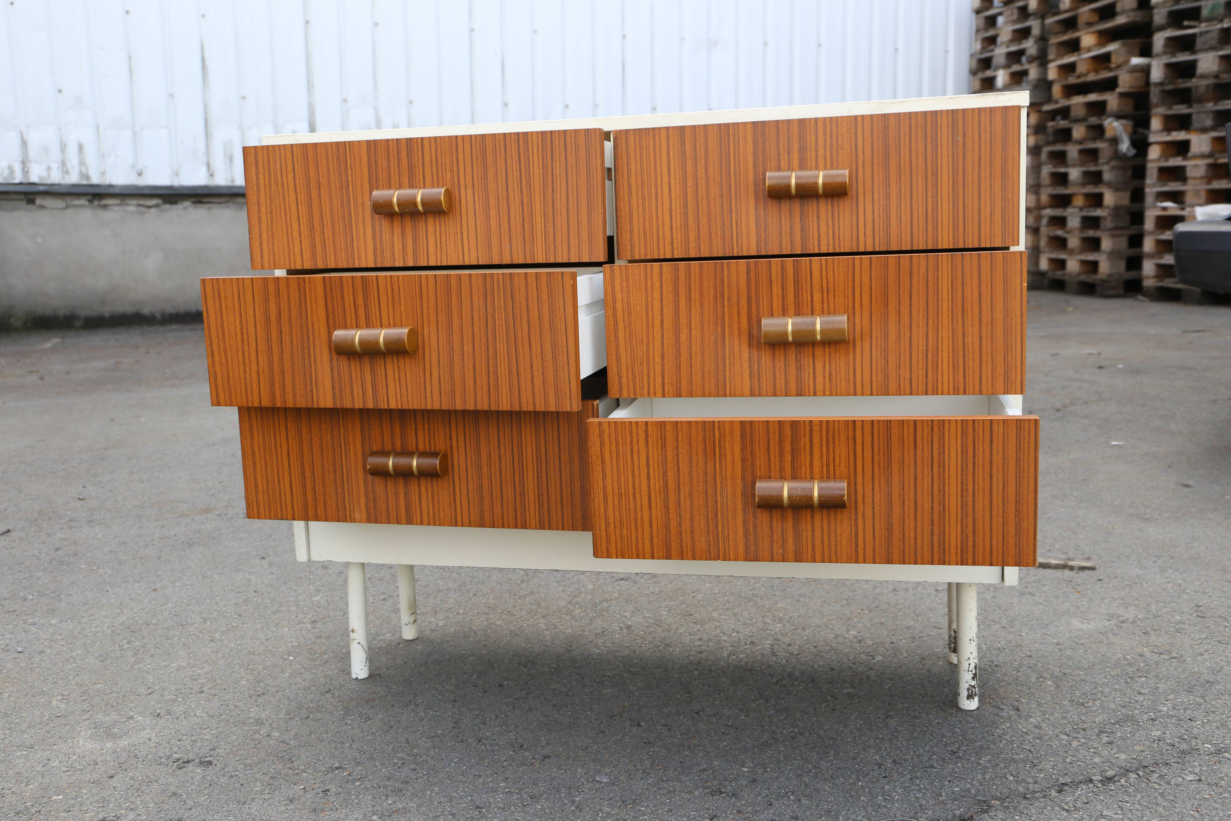 Vintage chest of drawers in metal and fomica