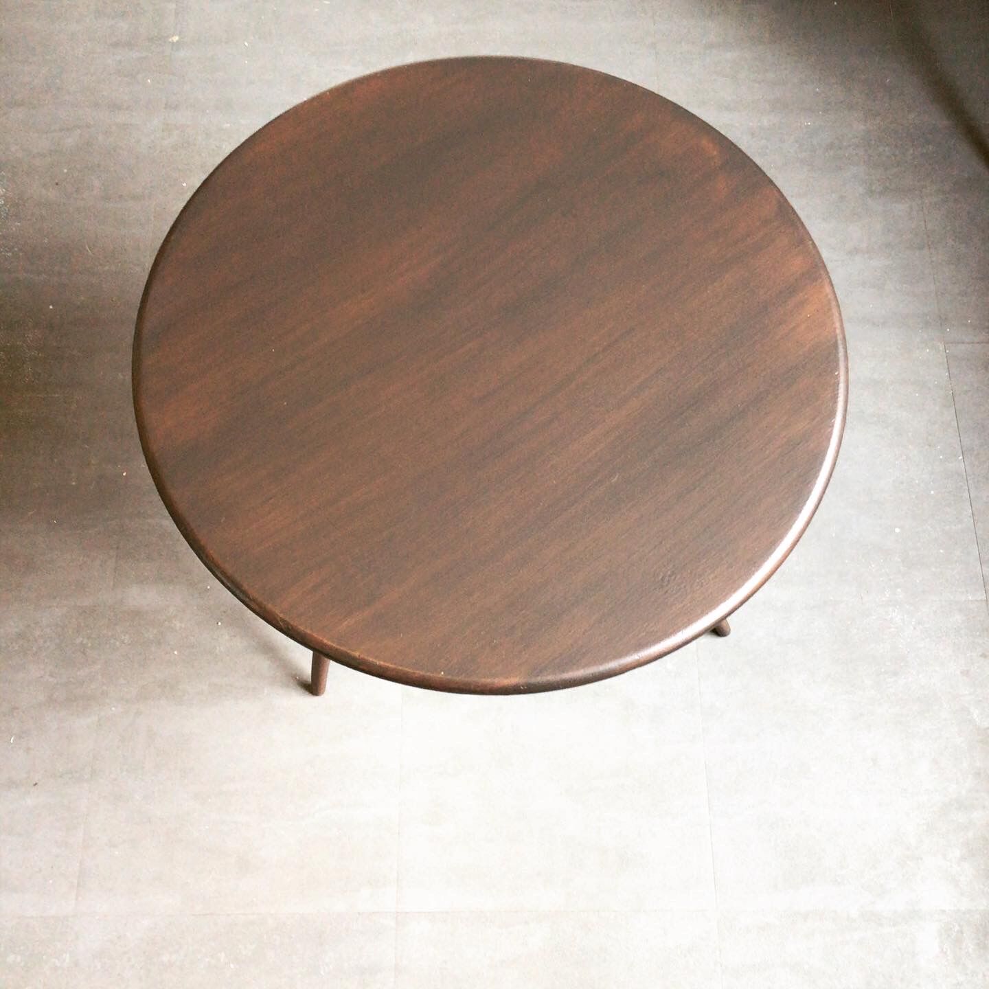 Coffee table round compass feet