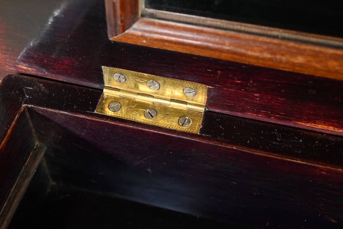 Small Middle Worker in Pear and Amboyna, Napoleon III period – Mid-19th century