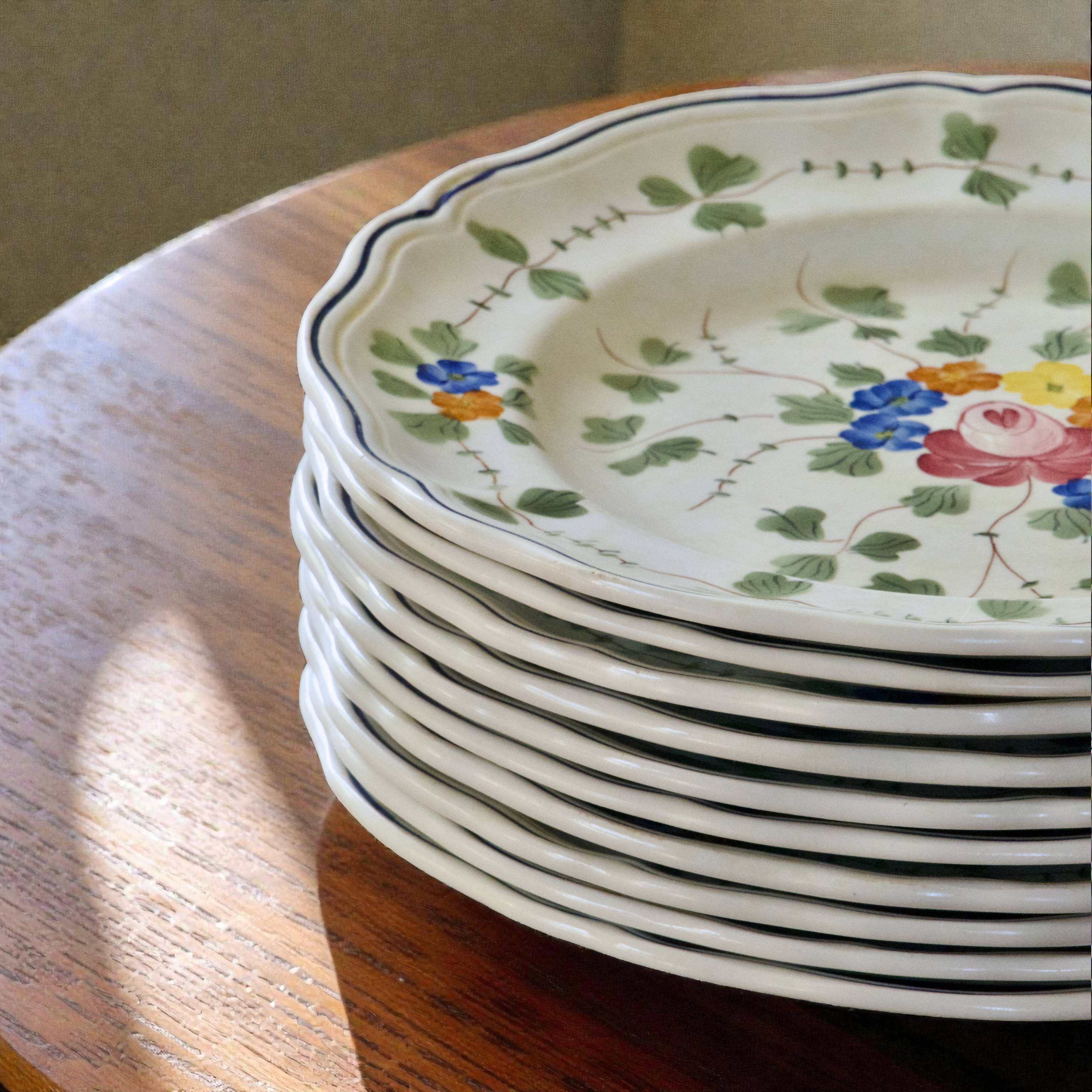 10 flat plates from the Longchamp "Nemours" collection, hand-painted.