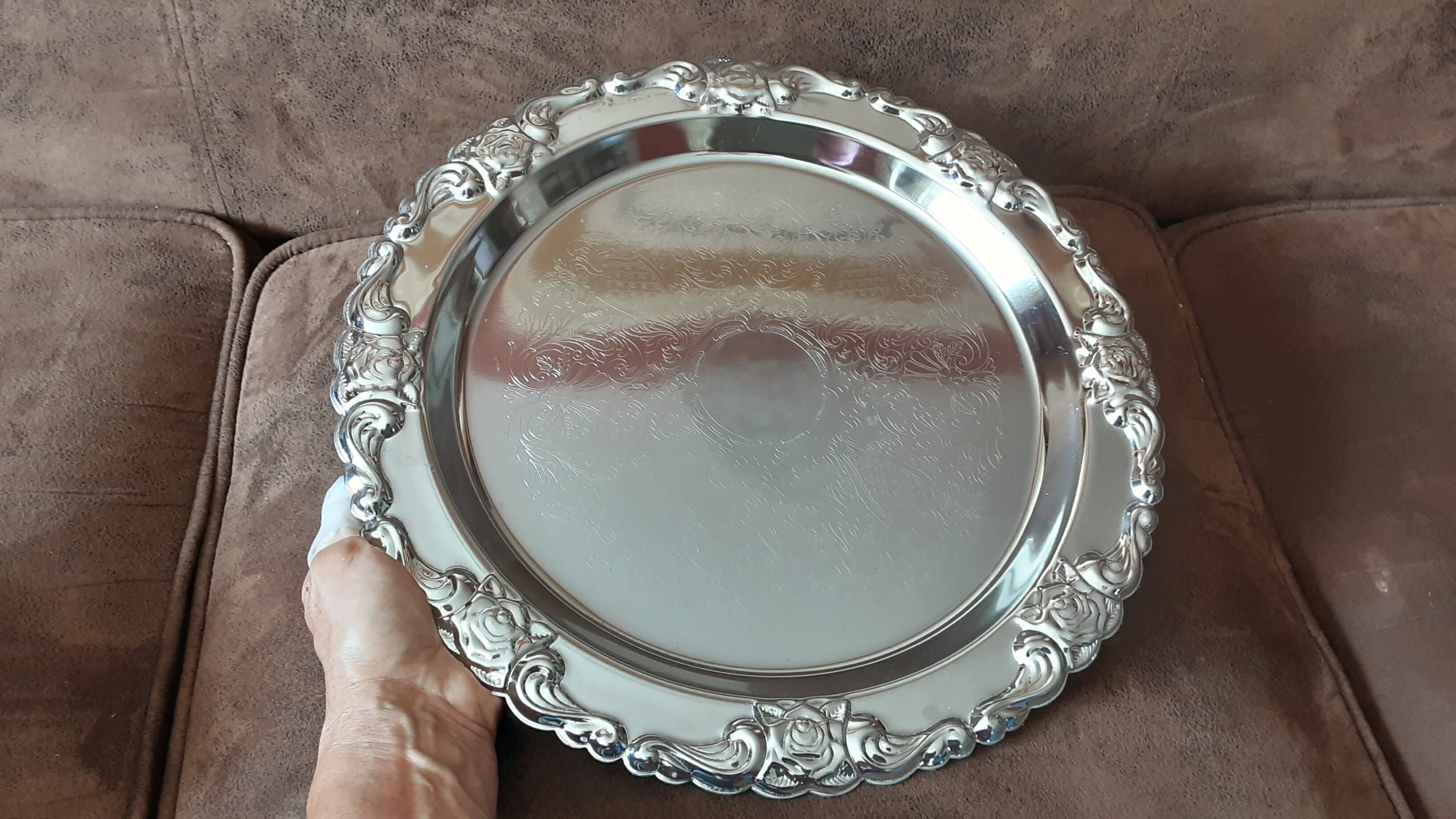 Silver-coloured metal plate