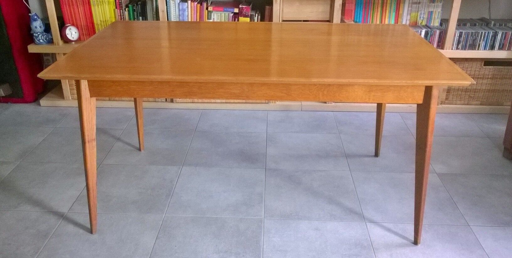 Table en chêne doré 1950