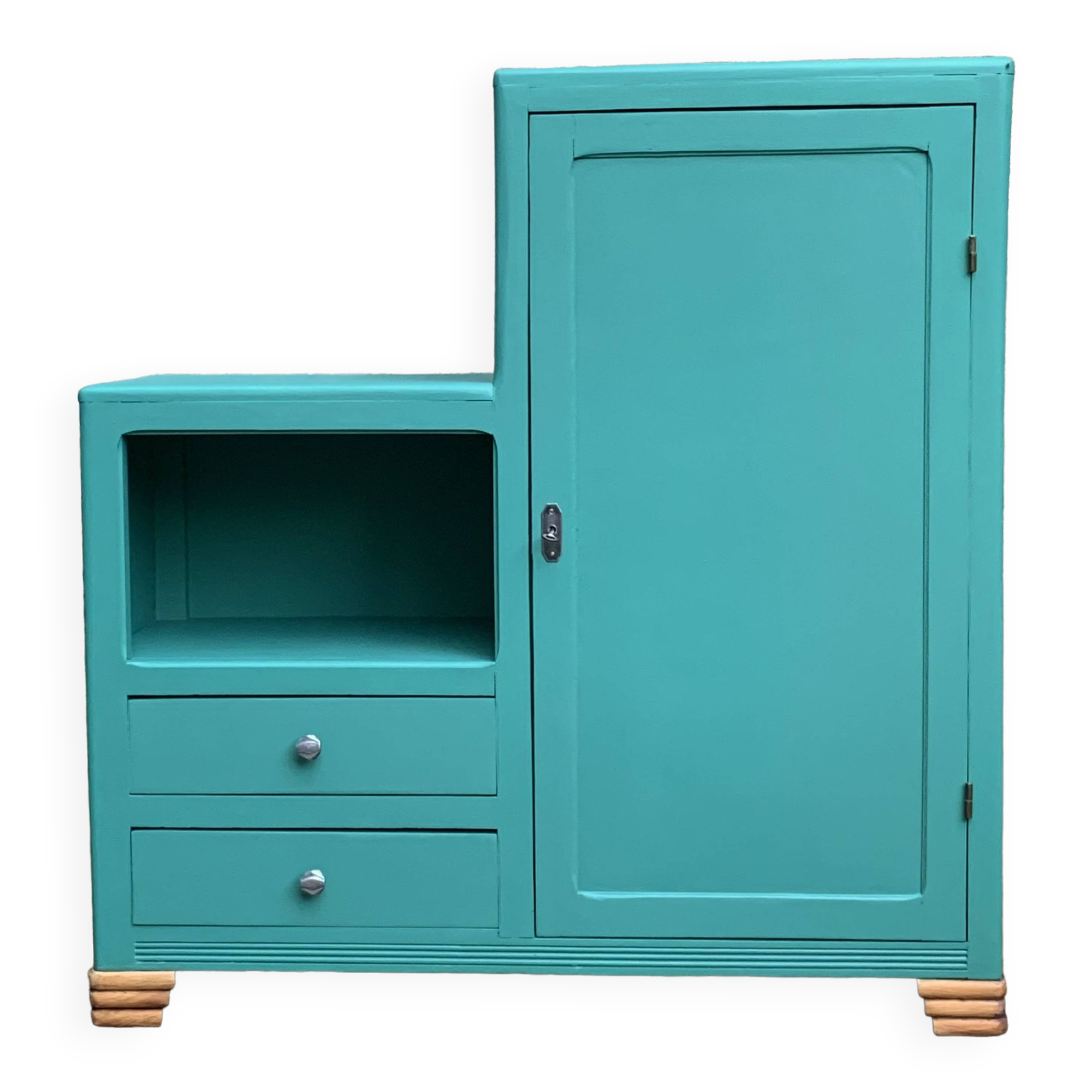 Asymmetrical Parisian wardrobe 1930