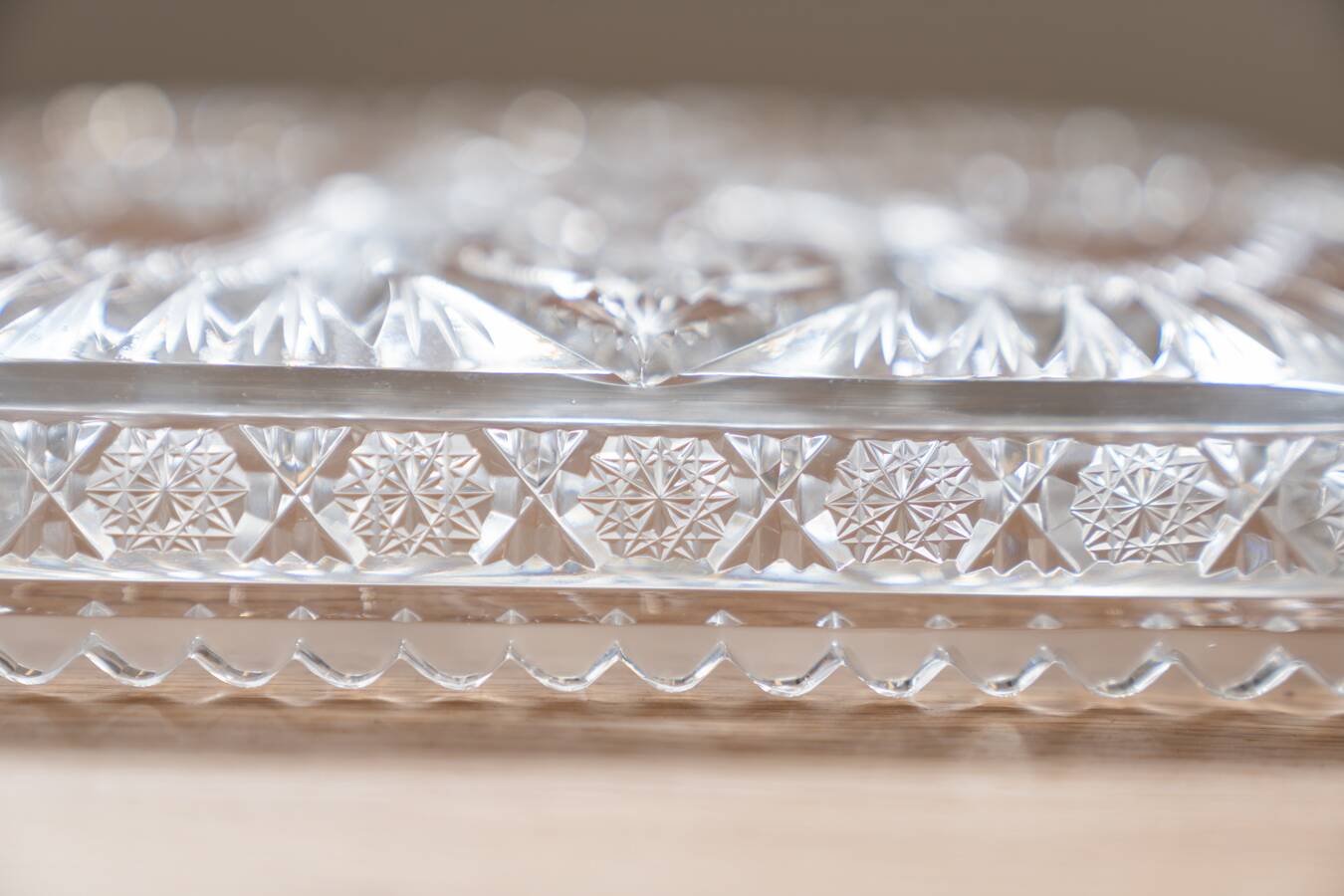 Square tray in Bohemian crystal, hand carved.