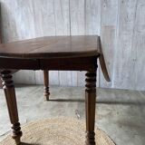 Extendable country table