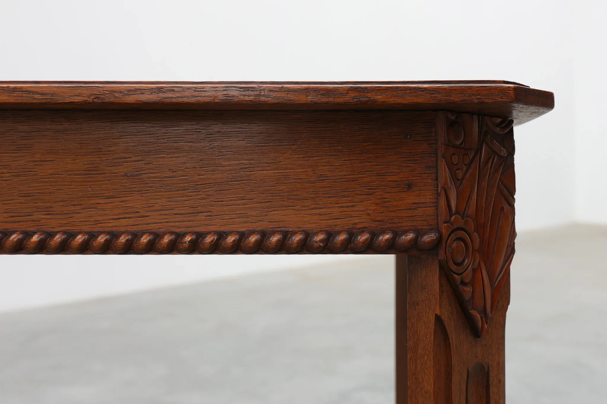 French Art Deco Side Table with Fluted Legs, Carved Frieze and X-Stretcher,