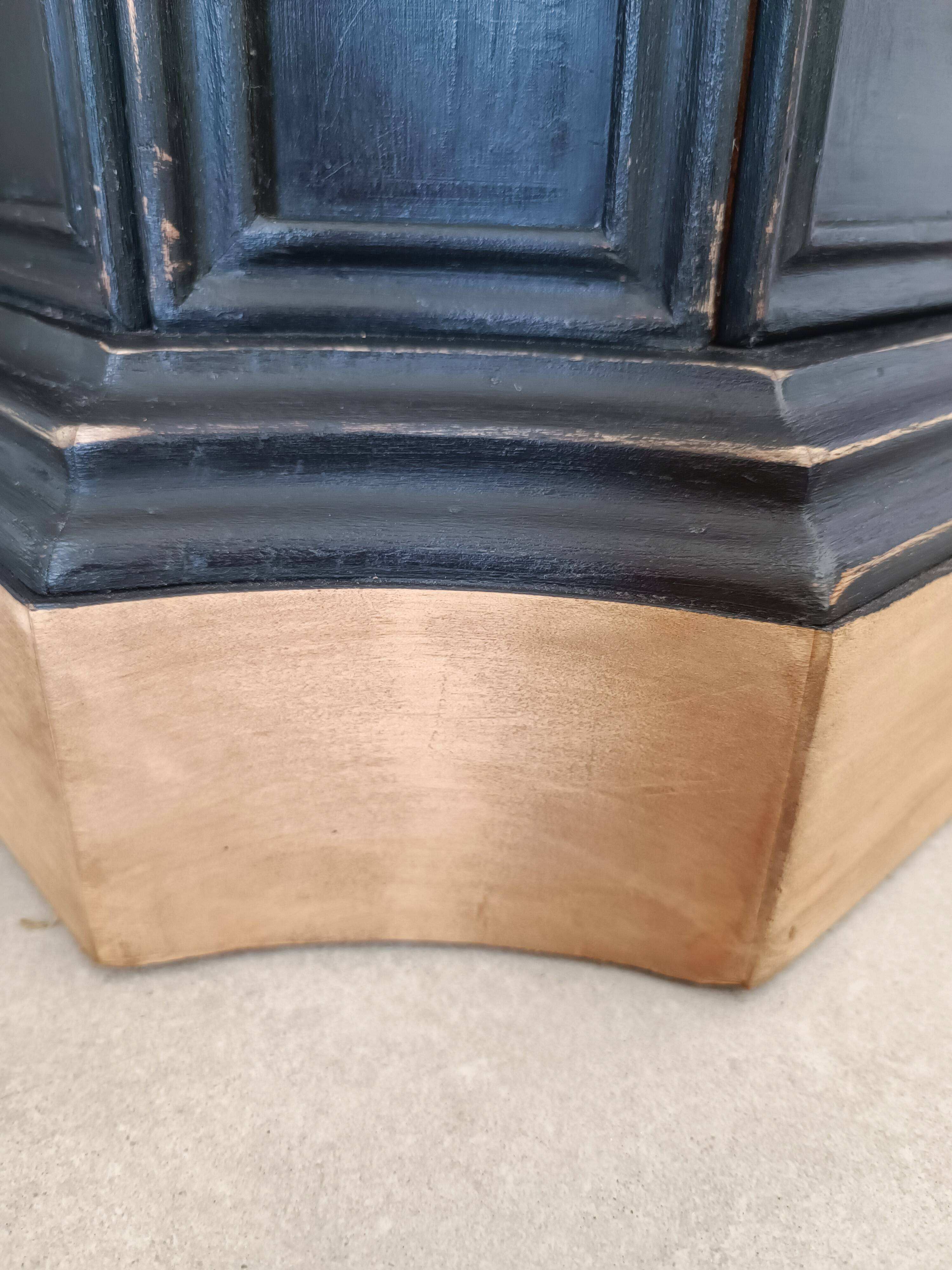 Seven-drawer chest of drawers in solid wood