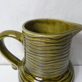 Pichet en barbotine en faïence de Sarreguemines