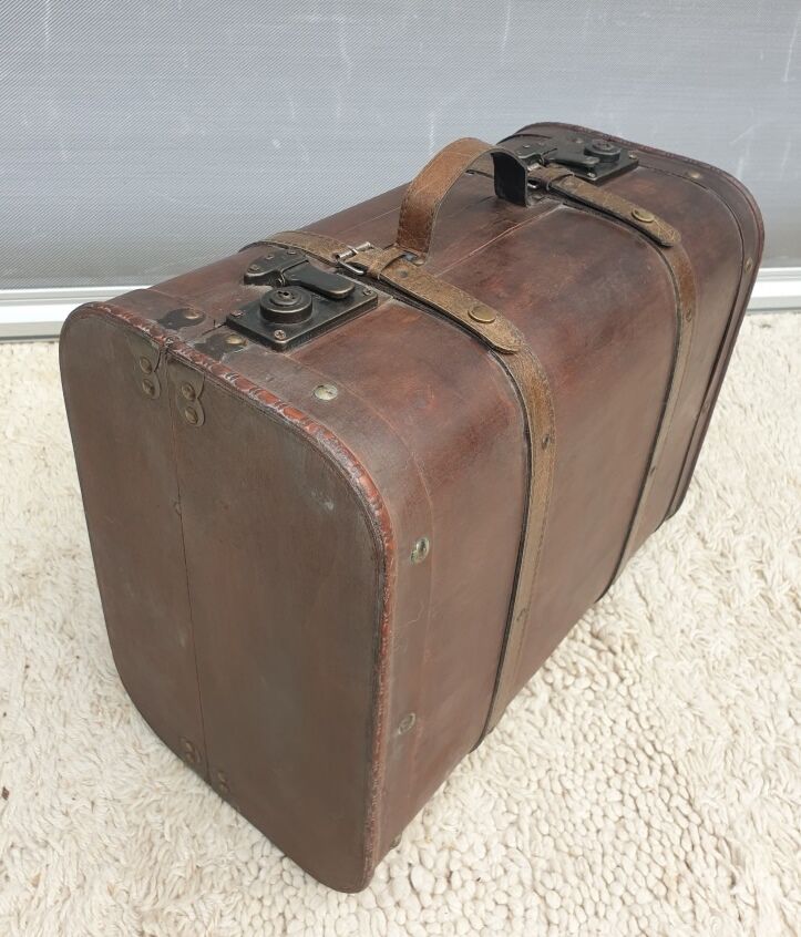Decorative poplar suitcase with 2 clasps