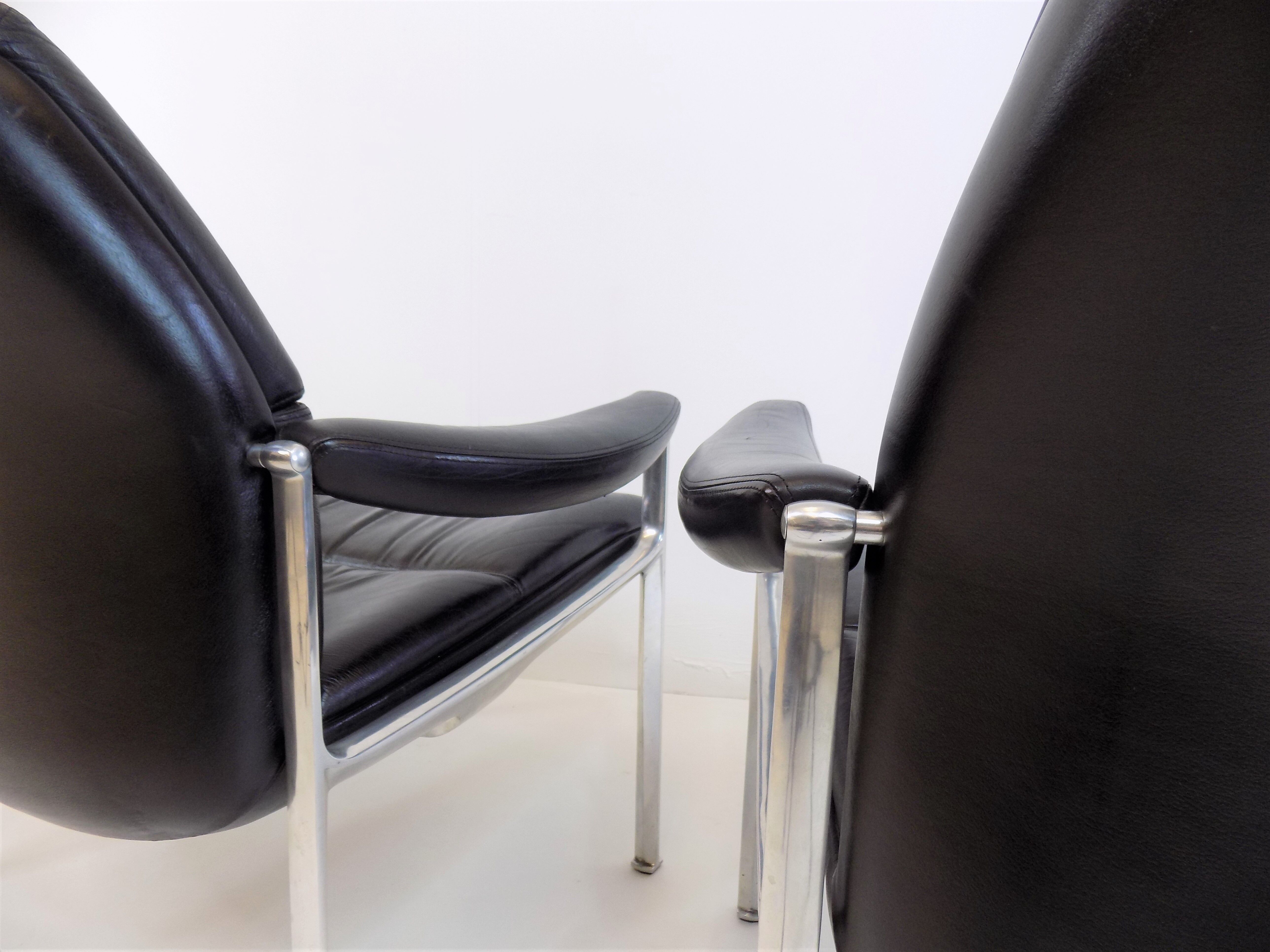 Lot de 2 fauteuils en cuir Röder Söhne by Miller Borgsen