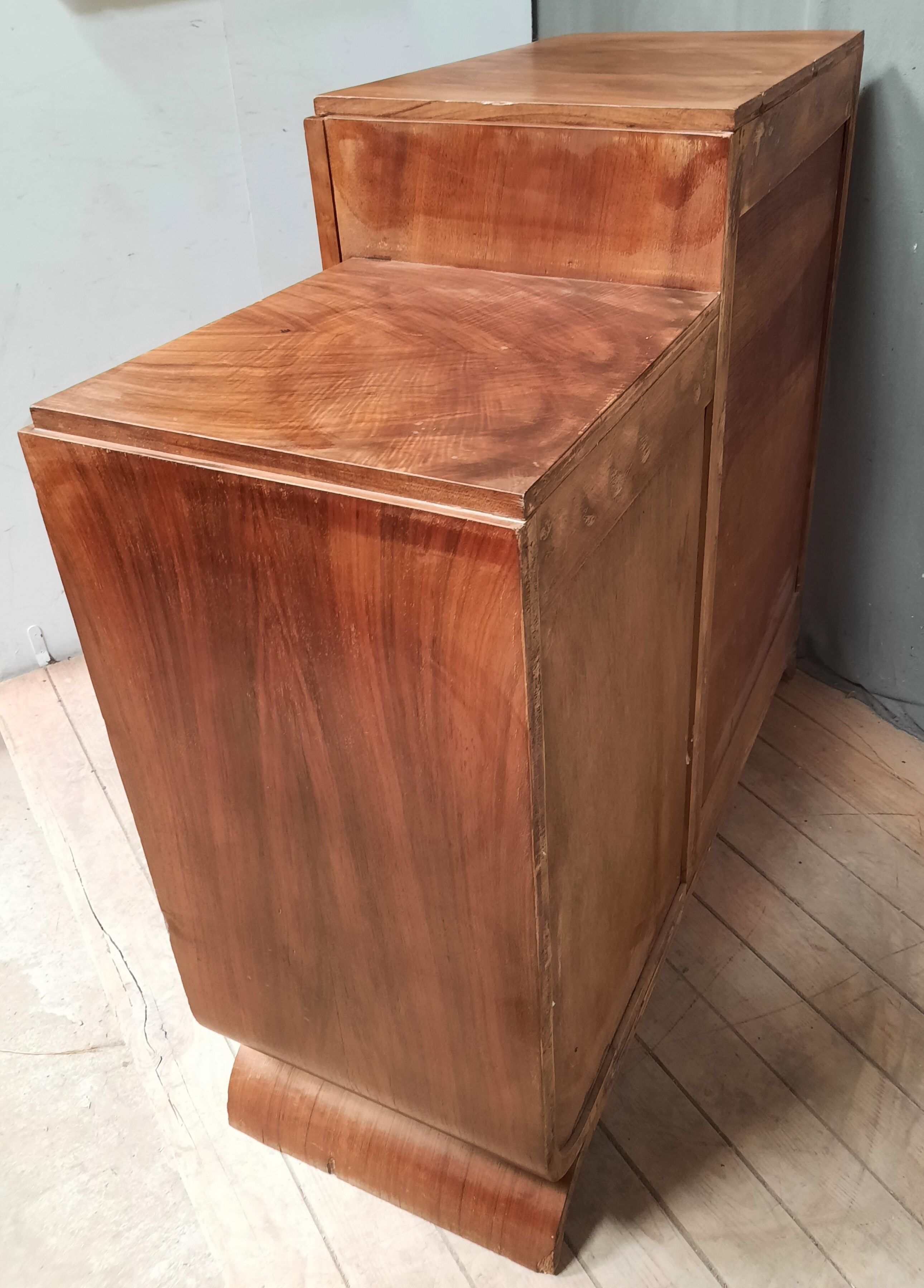 Art deco storage unit