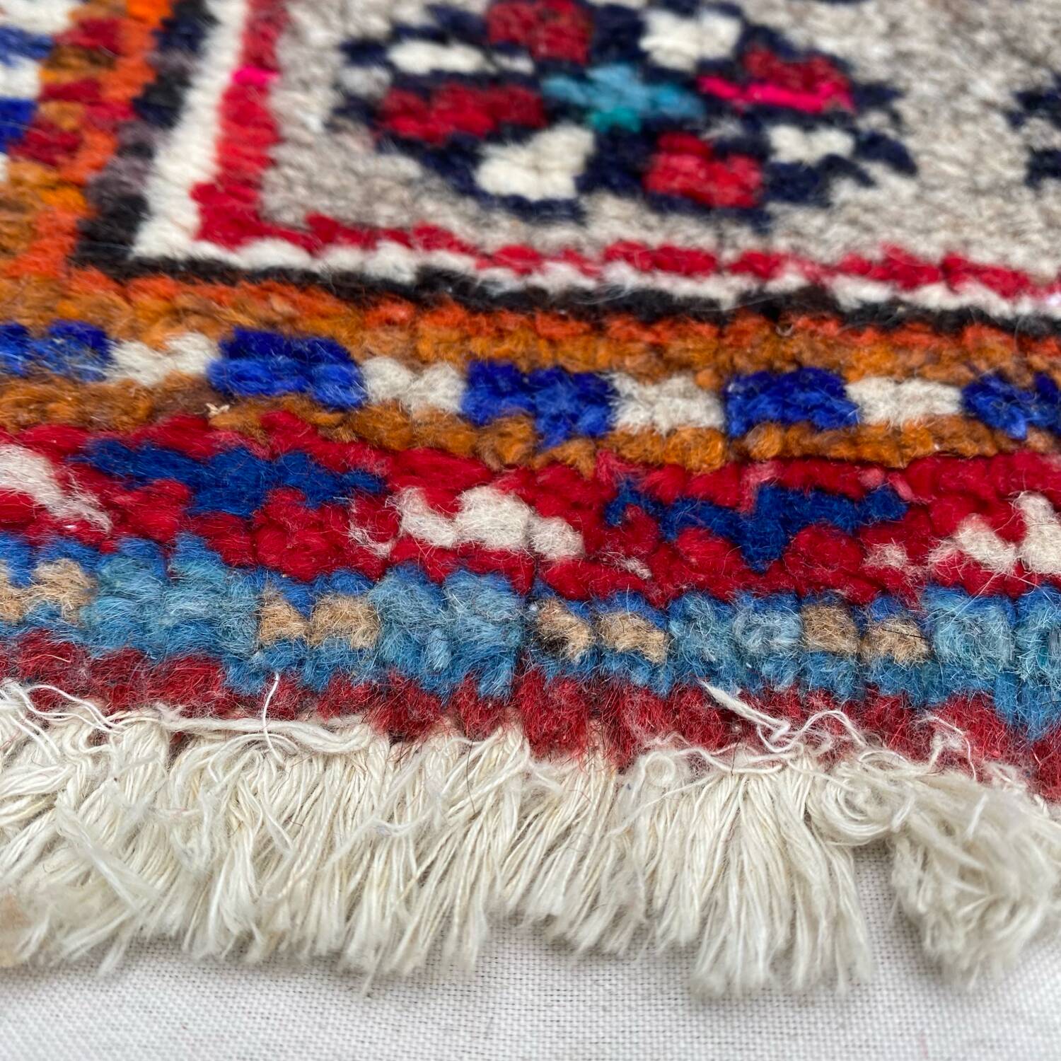 Thick wool oriental rug 112 × 144 cm