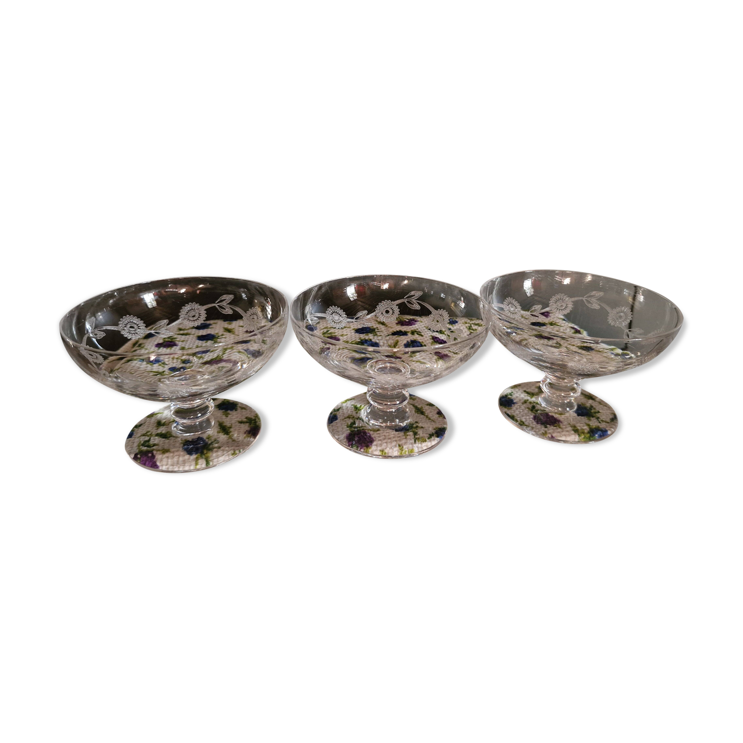 3 Art Deco Champagne Coupes in Engraved Crystal with Daisies