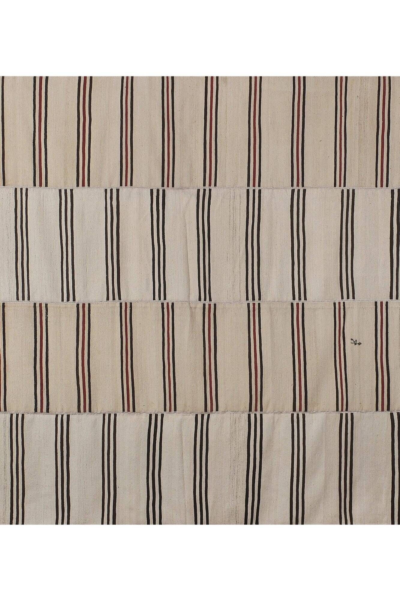 Vintage Turkish kilim, handwoven, 275x375 cm.