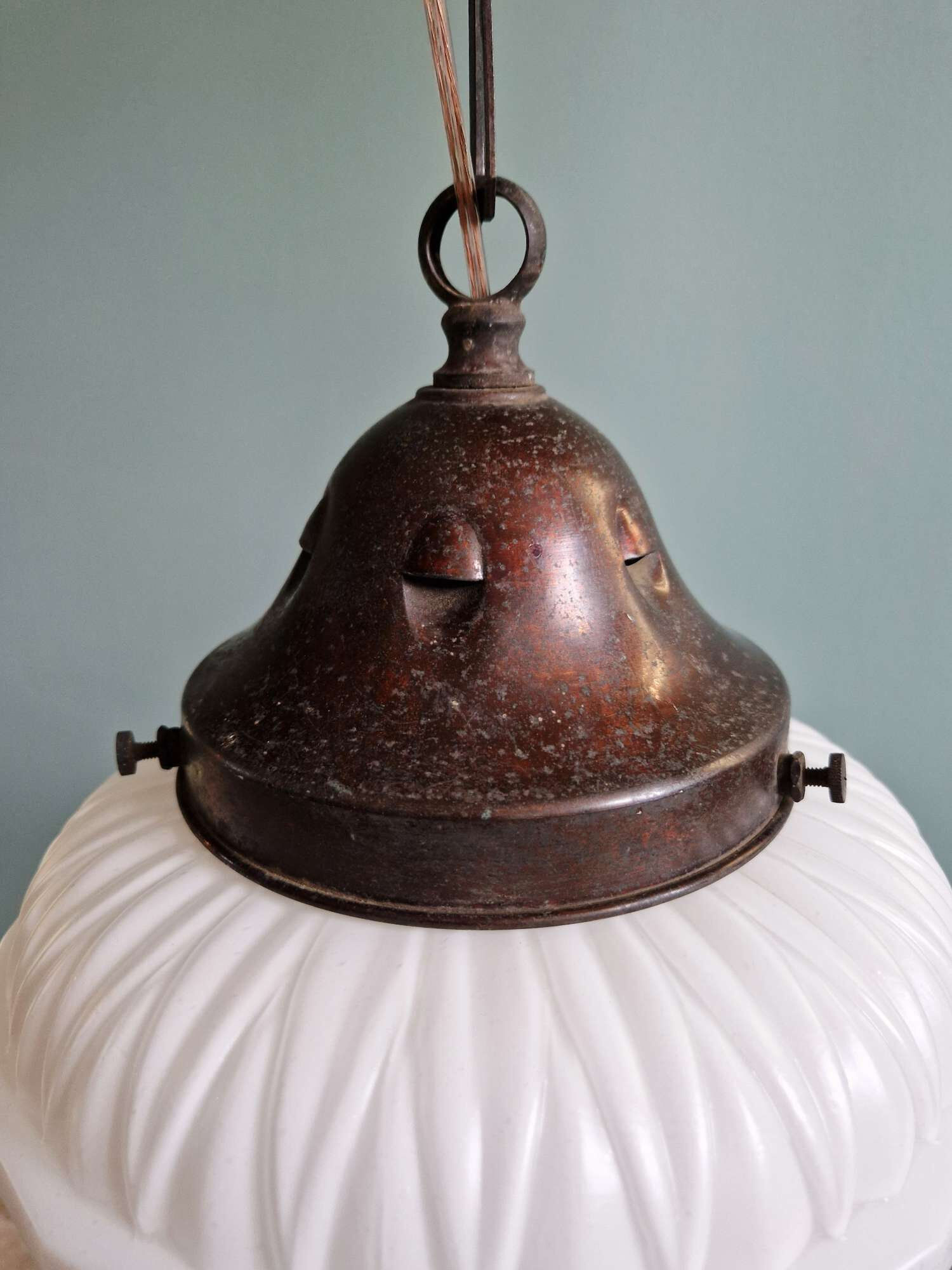 Art Deco suspension in pressed white opaline, 1920-30.