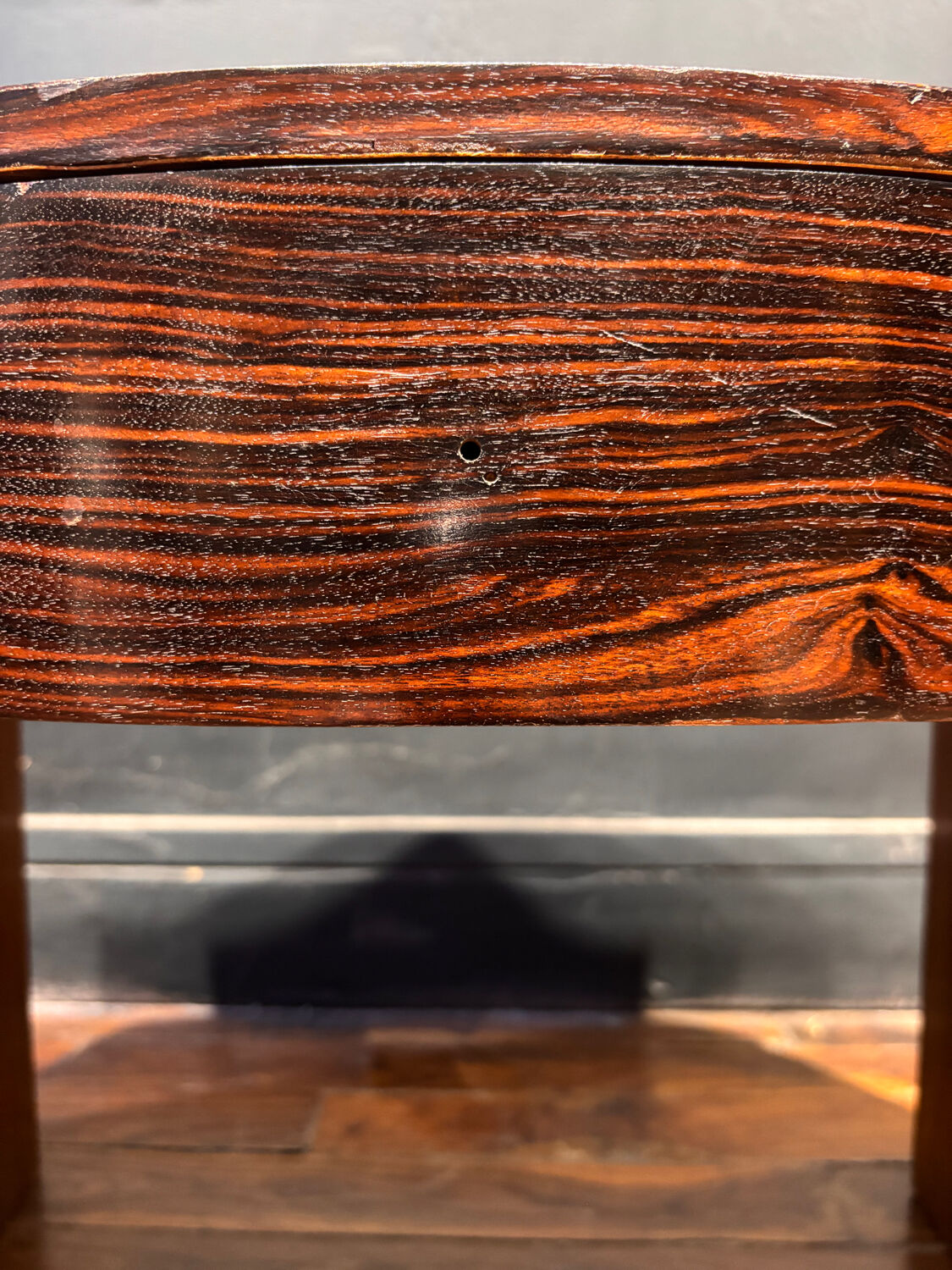 Solid wood side table – Vintage charm and timeless elegance