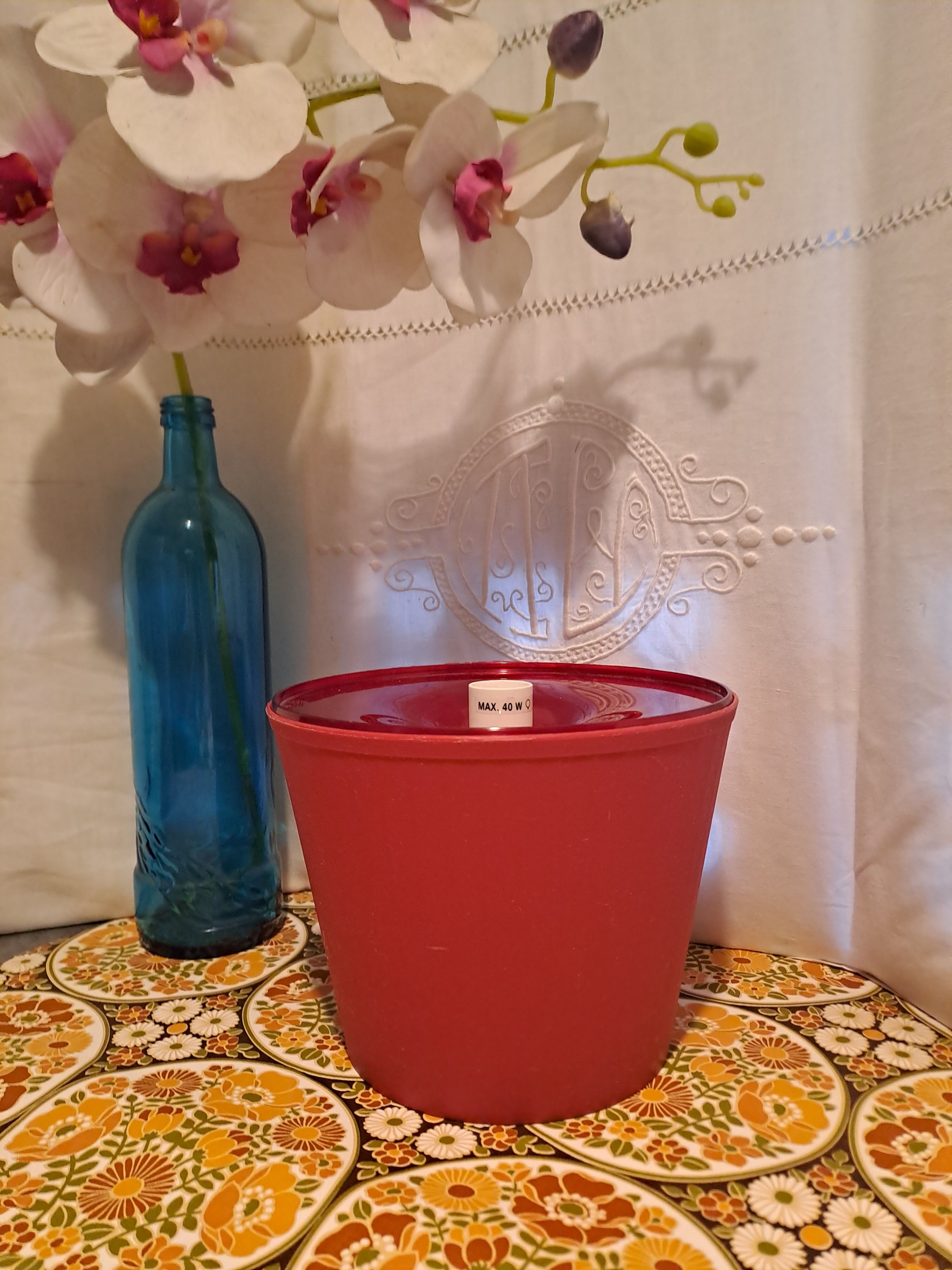 Red bedside lamp Ikea sweden 90 model lampan style 70 years POP