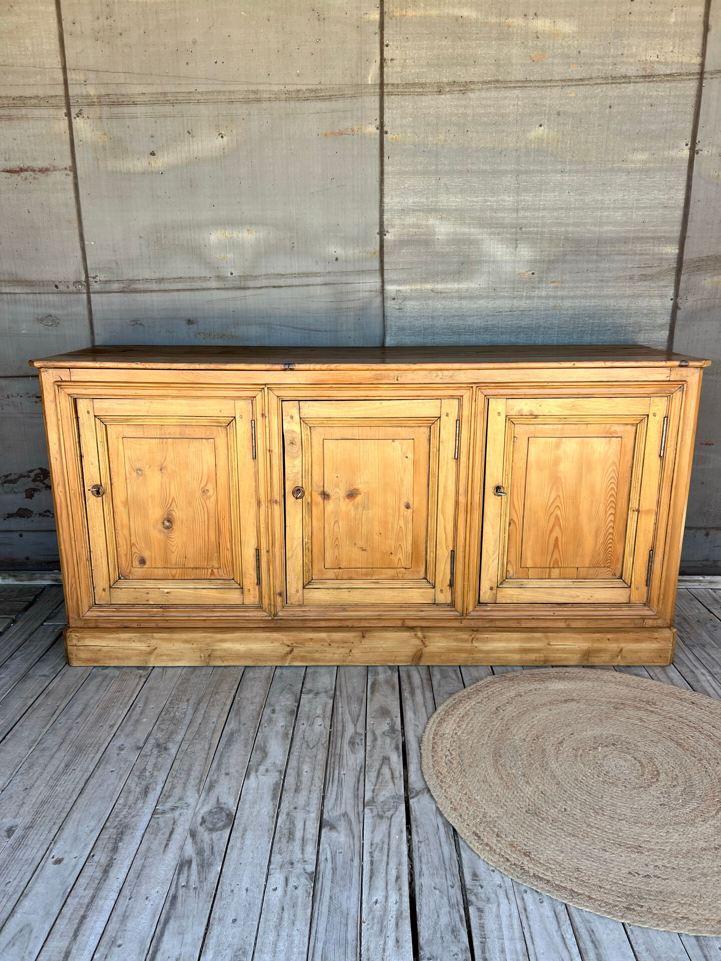 Three-door buffet