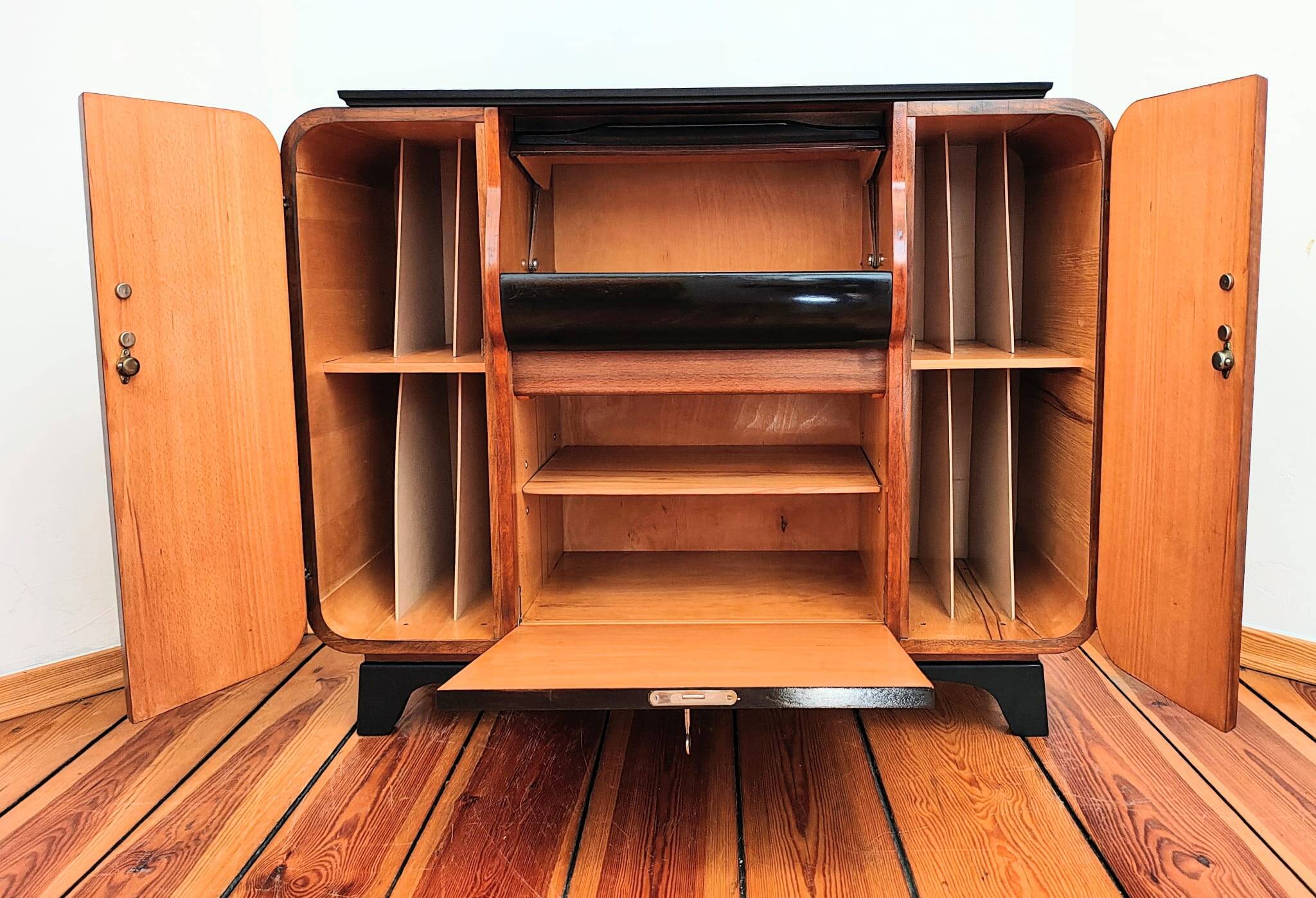Meuble par J. Halabala pour Up Závody, 1930