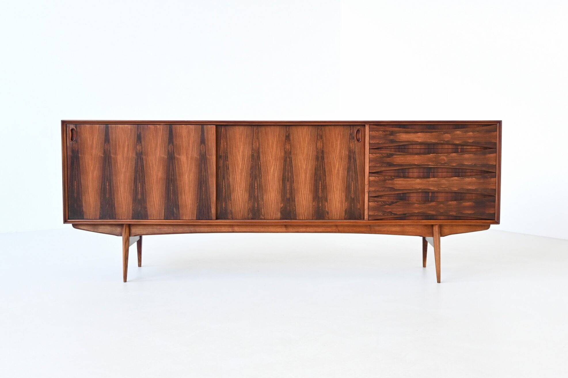 Oswald Vermaercke 'Paola' sideboard rosewood V Form Belgium 1960