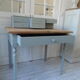 Bureau à gradin patiné vert de gris , plateau bois.