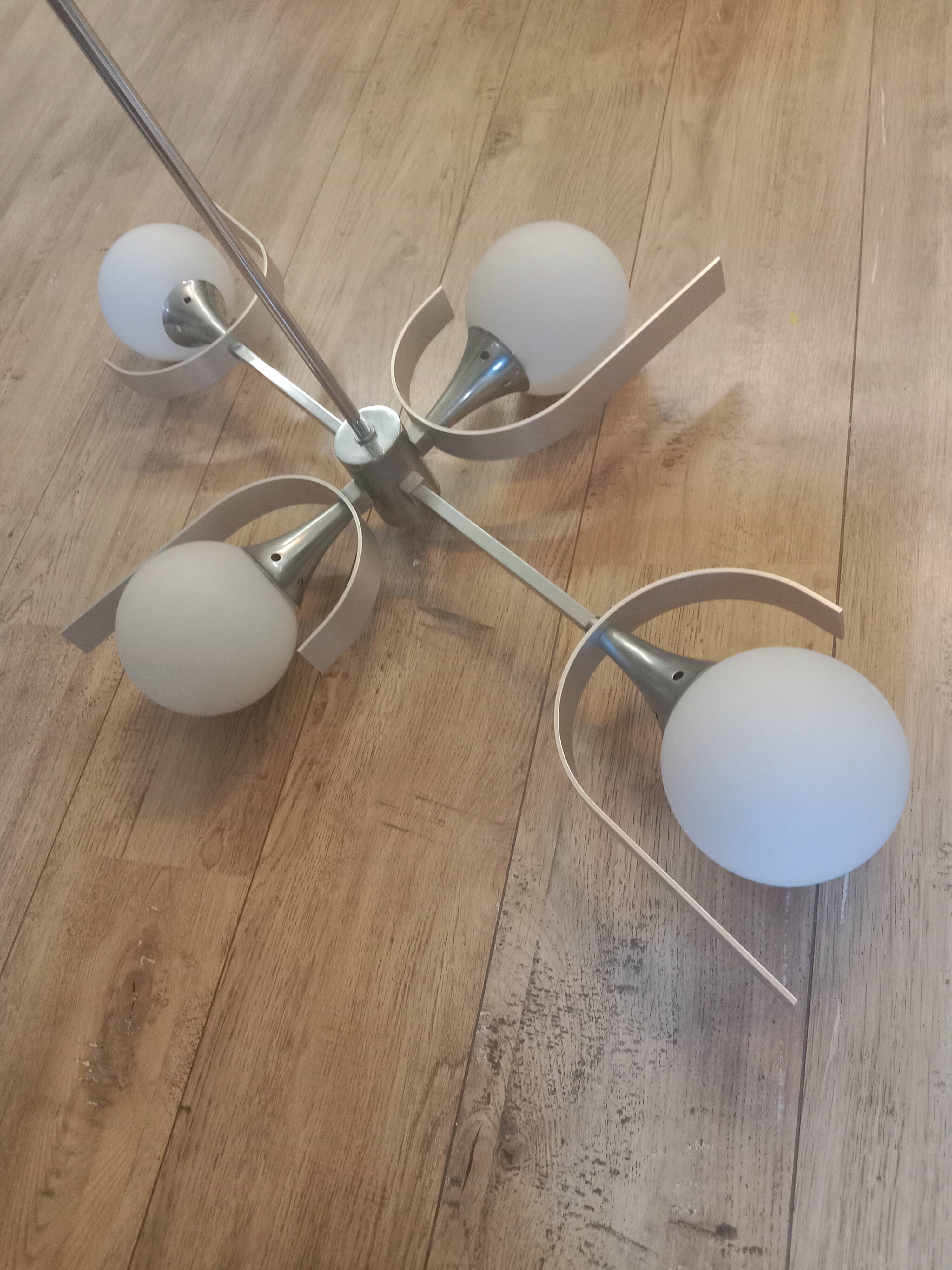 Chandelier chrome and opaline 4 burners