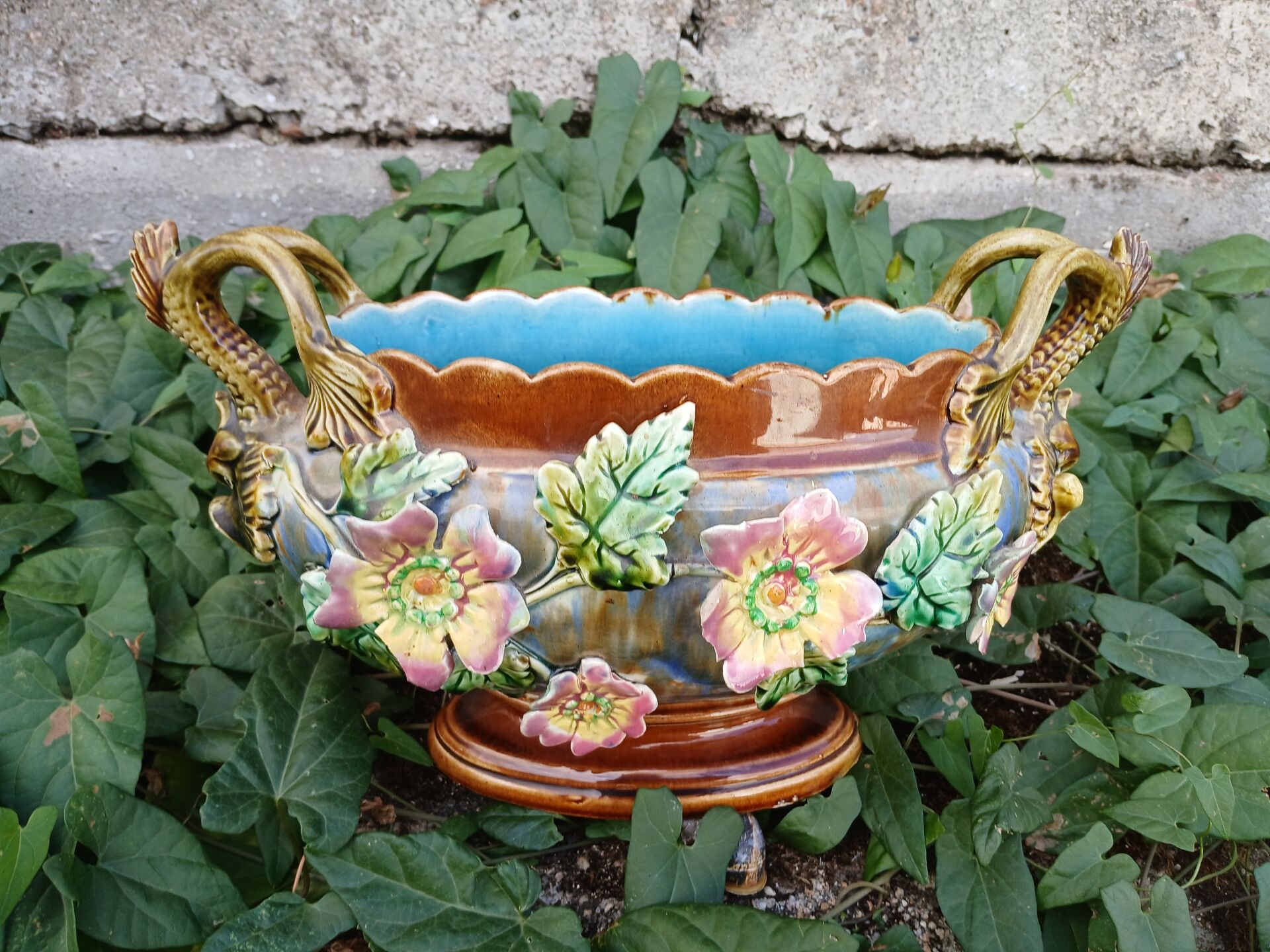 Jardinière ancienne en barbotine