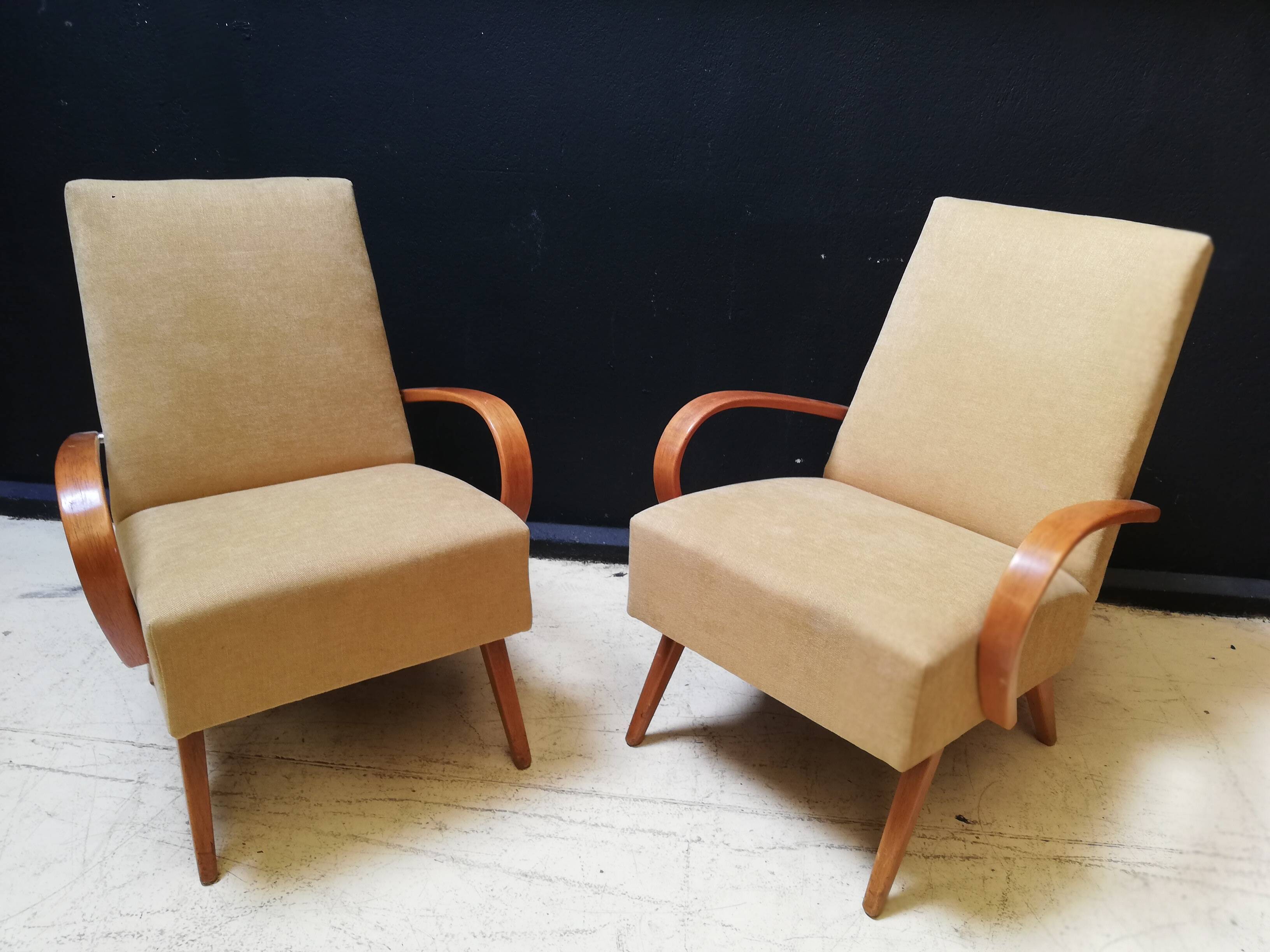 Paire de fauteuils vintage Halabala 1950