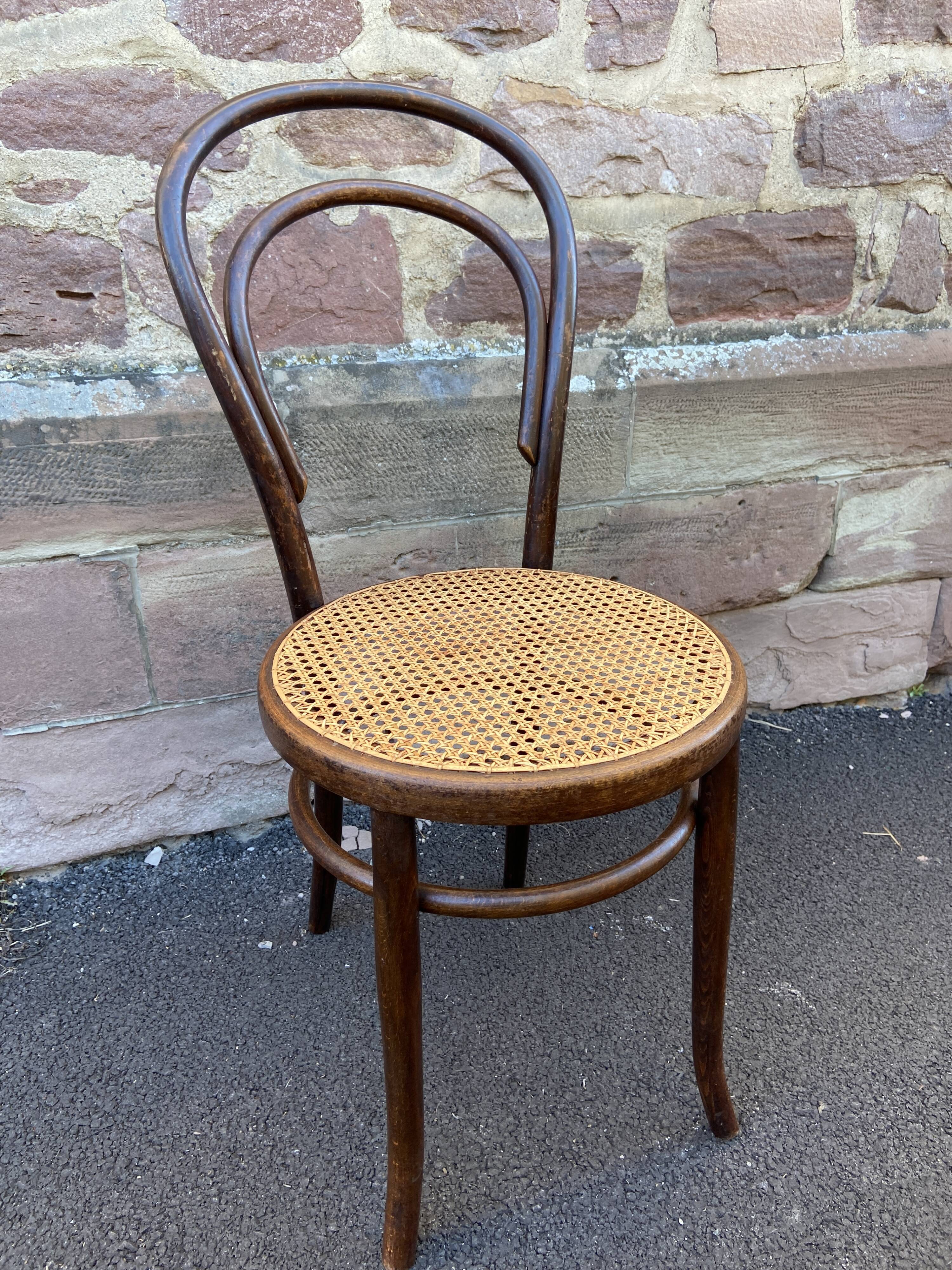 4 curved wood chairs Fischel Nr 14