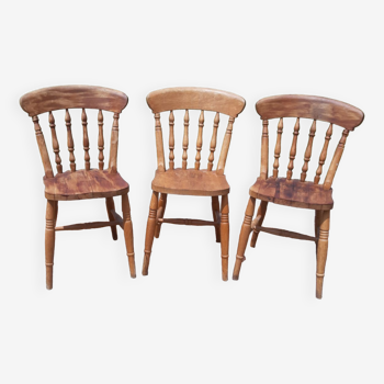 3 chaises américaines bois