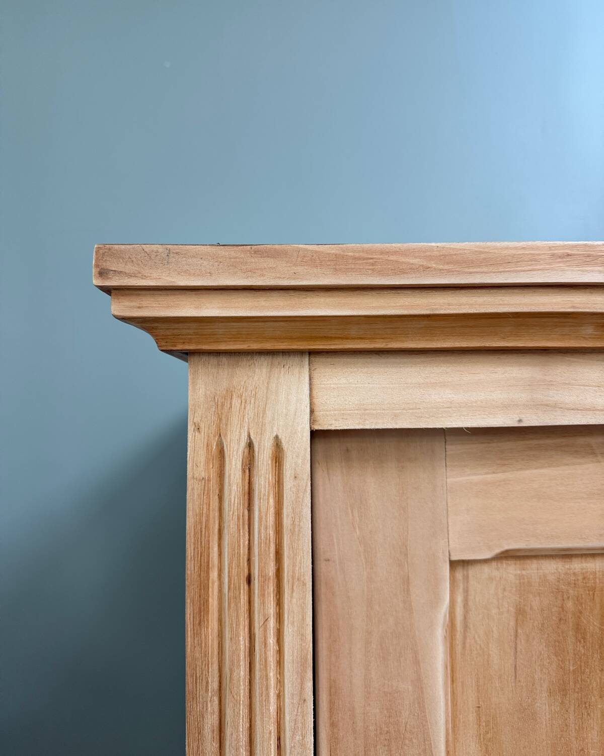 Large Parisian wardrobe with sliding doors (renovated)