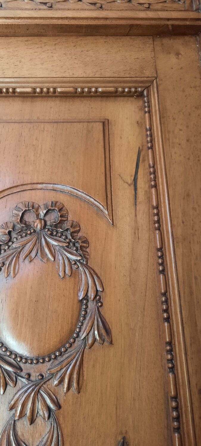 Armoire style louis XVI