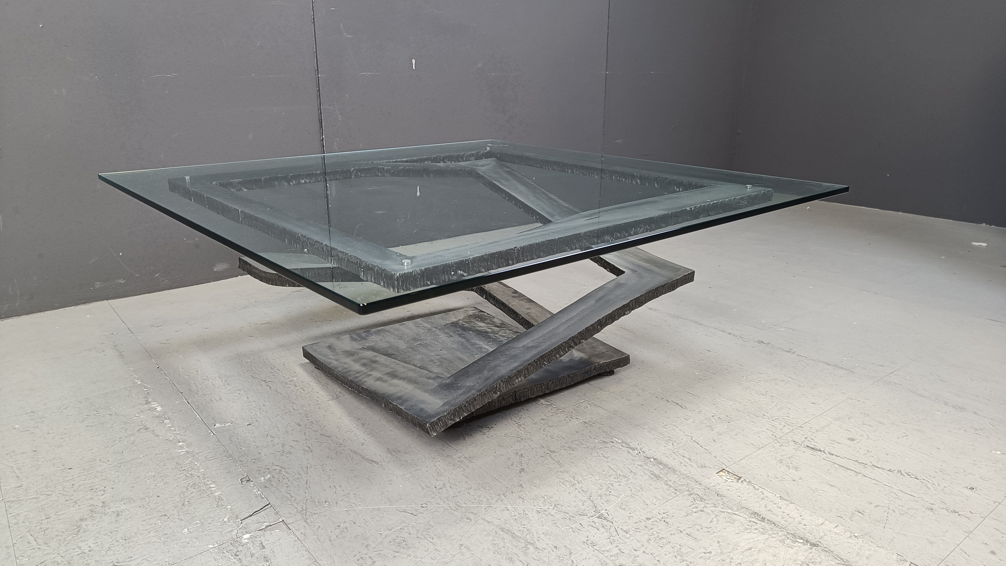 Table basse Fleur de Fer par Maurice Barilone, années 1980.