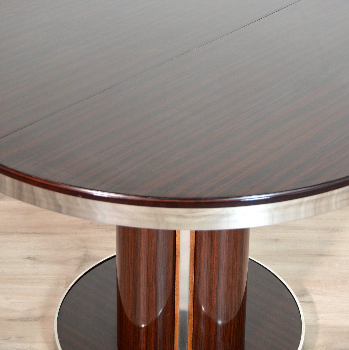Round dining table with 1970s Italian design extension