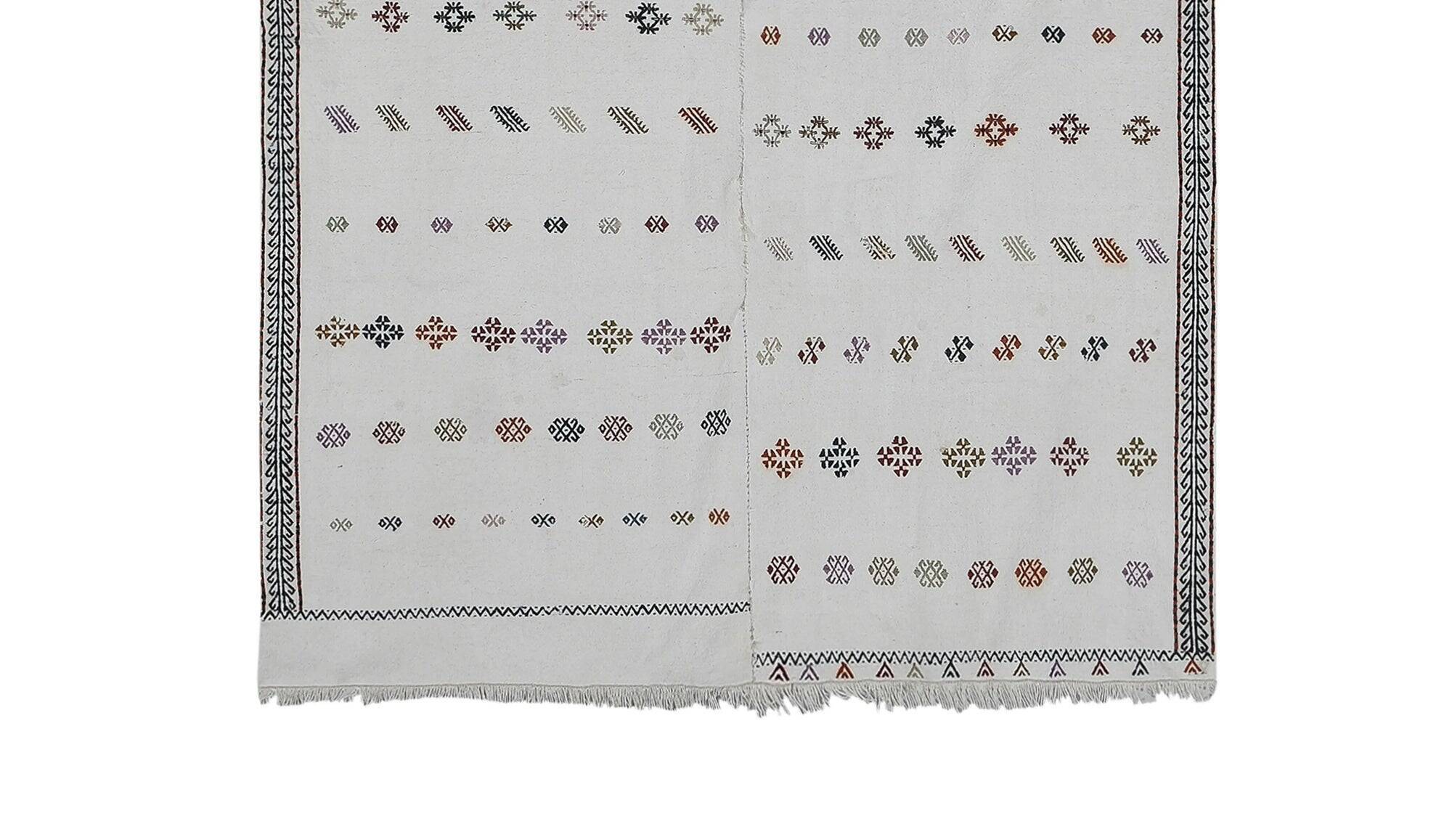 Textile brodé main vintage